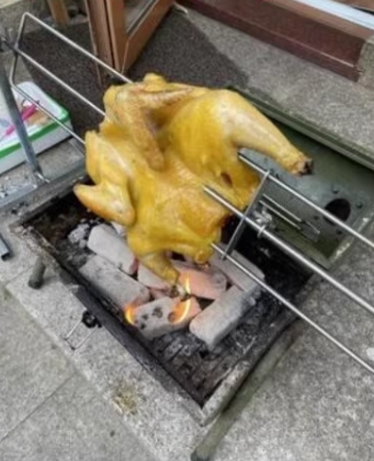 MO49 เครื่องหมุนปิ้งไก่ หมู พกพา ใช้ไฟ USB จาก พาวเวอแบงค์ได้ สำหรับ แคมป์ปิ้ง