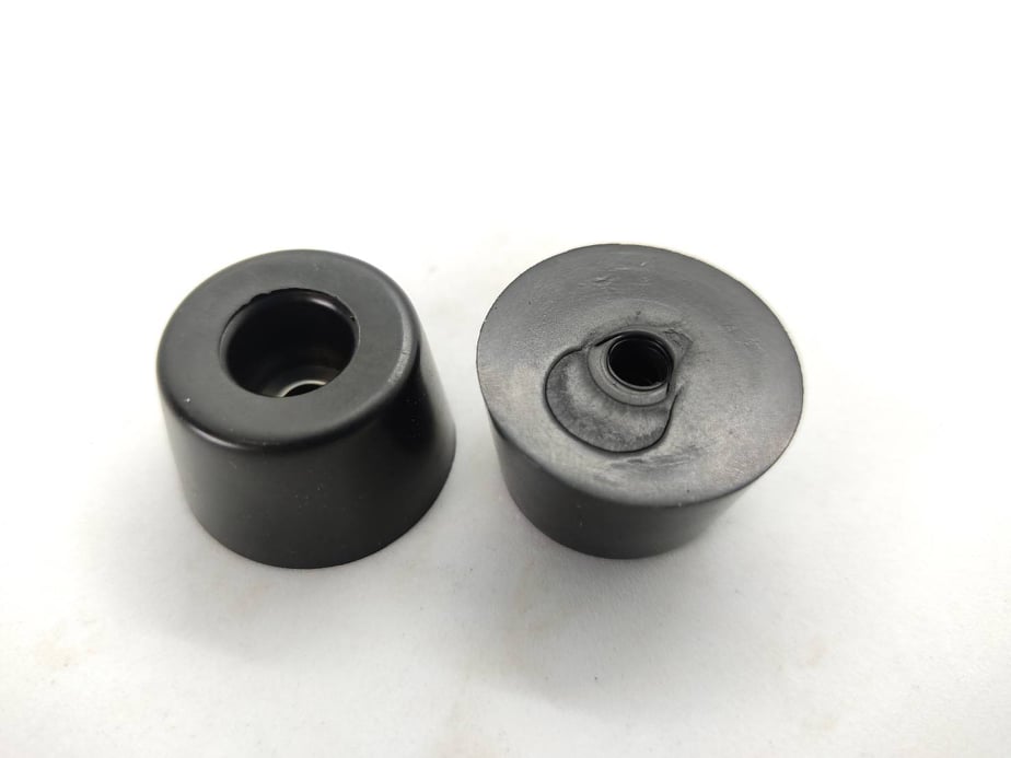 ยางรองขาตั้ง Rubber foot with metal insert - Heavy Duty - 28*22*16.5mm / ชิ้น