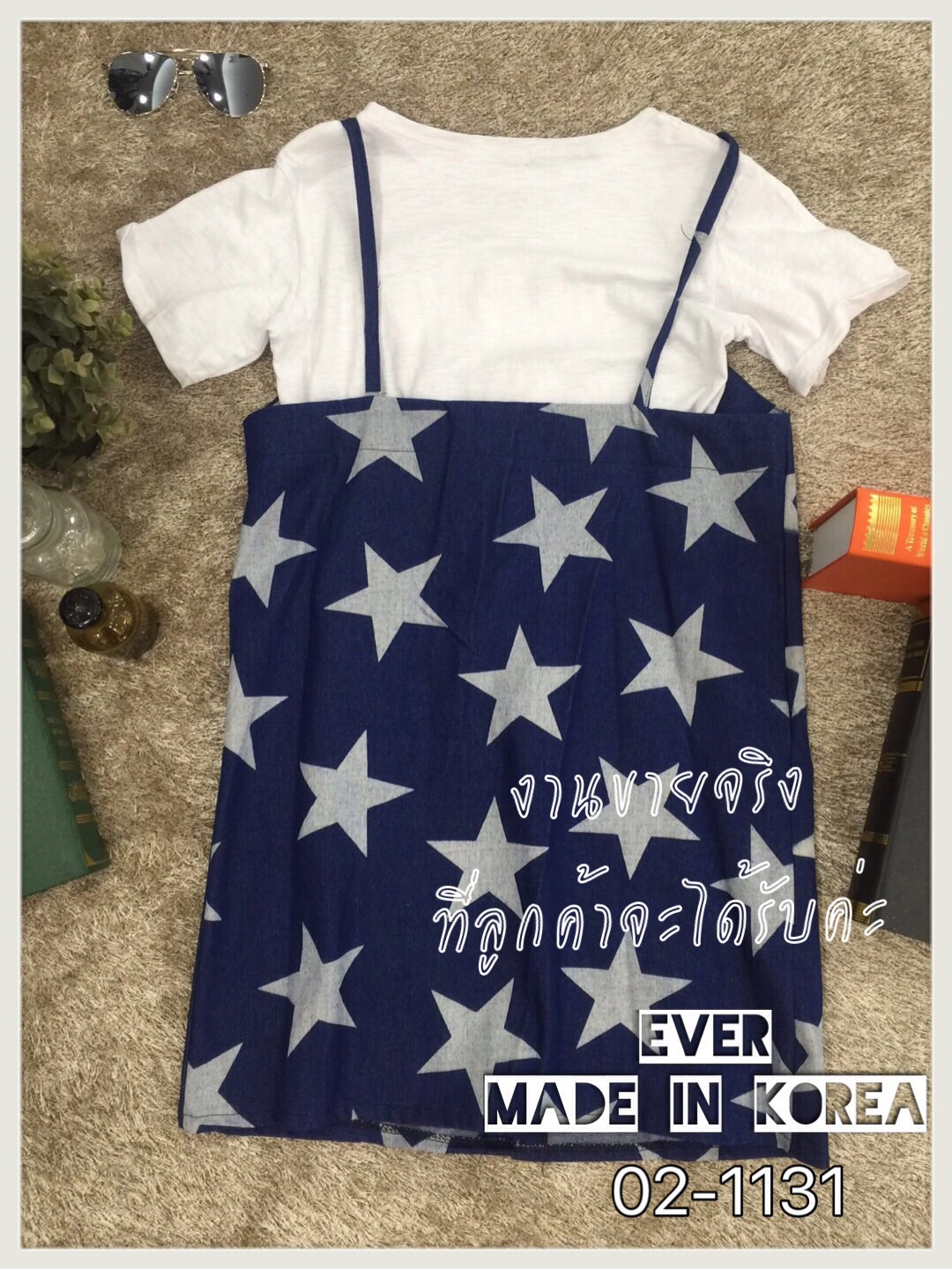 Stylenanda Star overall dress ชุดเอี๊ยมสายเดี่ยวเนื้อผ้ายีนส์ฟอกสีเข้มอย่างดีค่ะ มาพร้อมลายพิมพ์ดวงดาวรอบๆตัวชุด mix & match ได้หลากหลายสไตล์เลยจ้า