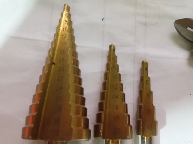 ST02 ดอกสว่านทรงเจดีย์ ดอกเจาะคว้านรู,Step Drill,ชุบไทเทเนียม ยกชุด 3 ดอก 5/9/15 Step เบอร์มิล ใหญ่สุด 32 mm * แกนกลมกันลื่น*