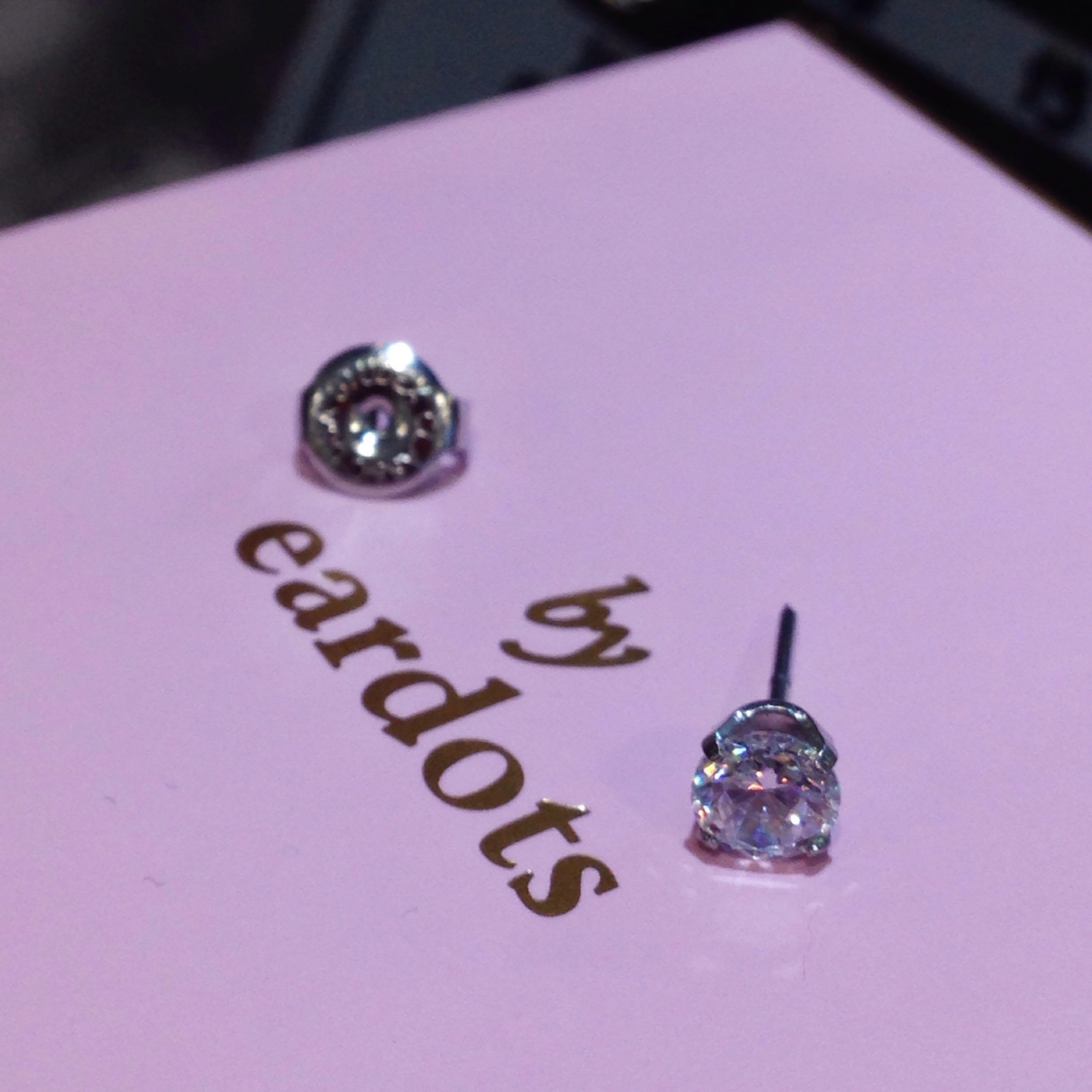 (ส่งฟรี แถมฟรีแป้นหมุดตัน)ก้านยาวพิเศษ ต่างหูสำหรับผิวแพ้ง่าย CZ 5mm Tiffany ก้านสีเงิน สแตนเลสเกรดการแพทย์ ปลอดภัย 100%_STD052