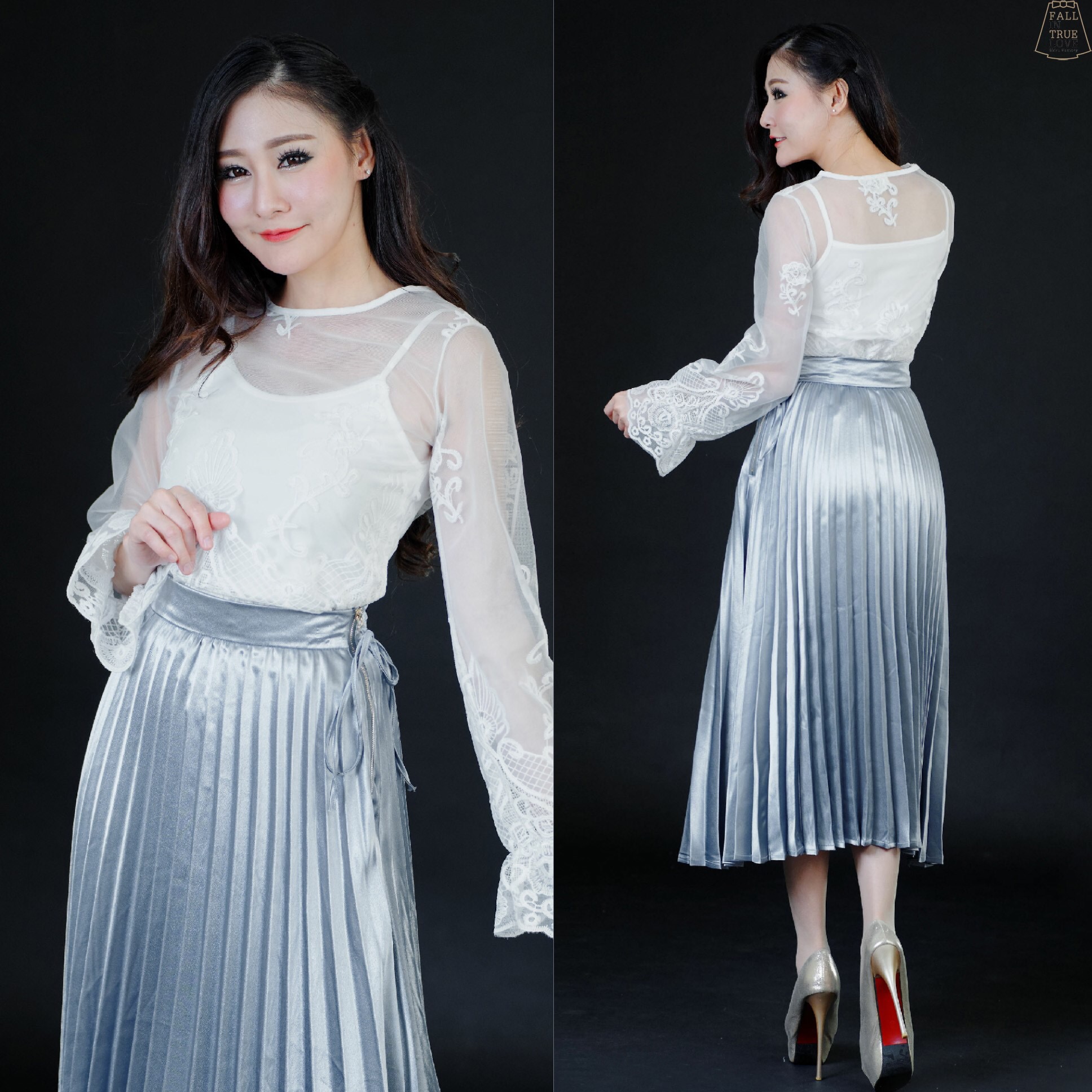 กระโปรงพลีทผ้าไหมเครปซาตินเนื้อดีทรงตรงความยาว 4 ส่วน เป็นกระโปรงทรงเอวสูง ชายกระโปรงยาวเสมอกัน แต่งซิปโลหะสีทองด้านข้าง เหมาะสำหรับใส่ออกงานได้ทั้งงานเช้า มี3 สีสวย