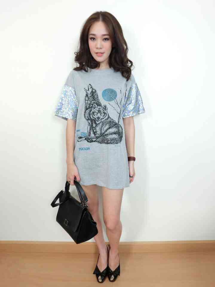 เดรสผ้ายืด/ หรือเสื้อตัวยาว สกีนลาย แขนปักเลื่อมวิ้งค่ะ