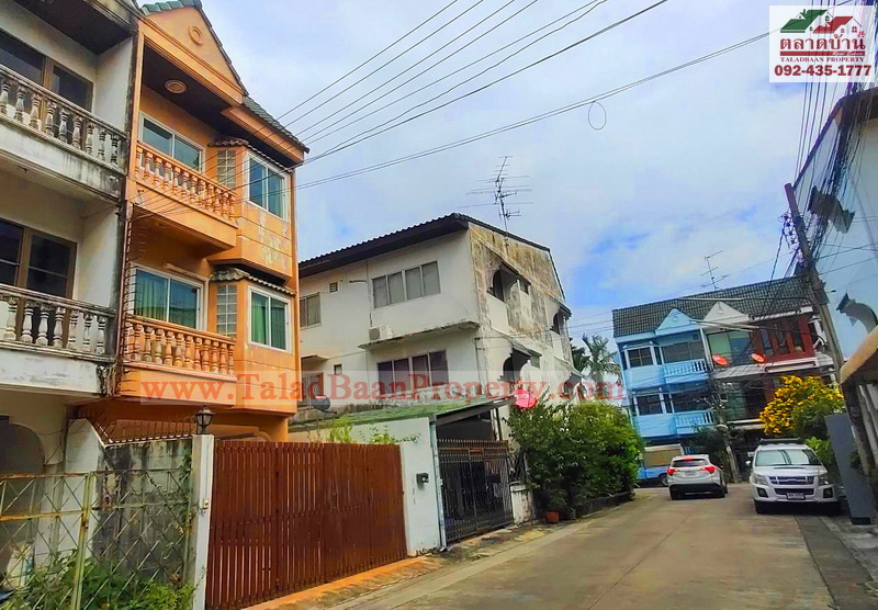 ทาวน์โฮม 3 ชั้น ซ.เรวดี 75 ถ.เลี่ยงเมืองนนทบุรี ต.ตลาดขวัญ อ.เมือง จ.นนทบุรี หลังริม