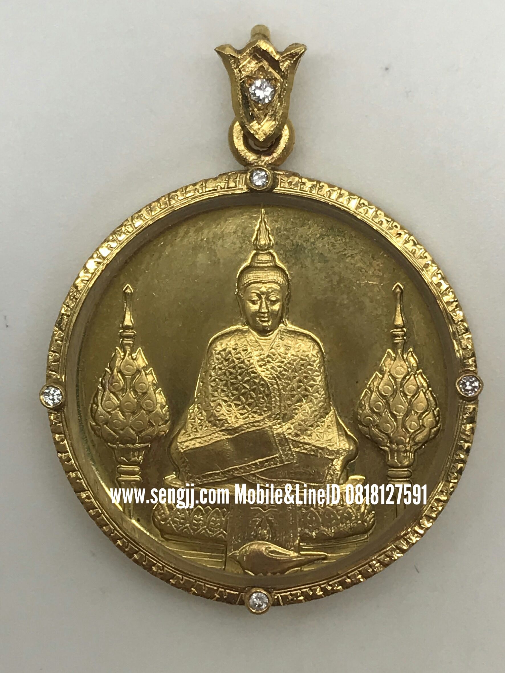 เหรียญทองคำ พระแก้วมรกต ฤดู หนาว ไม่มีพระราชศรัทธา พร้อมเลี่ยมทองฝังเพชร