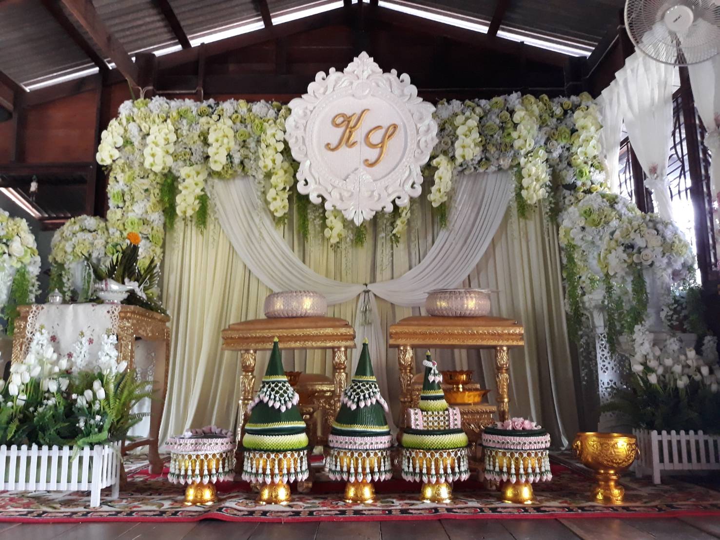 ซุ้มรดน้ำสังข์งานแต่งงาน
