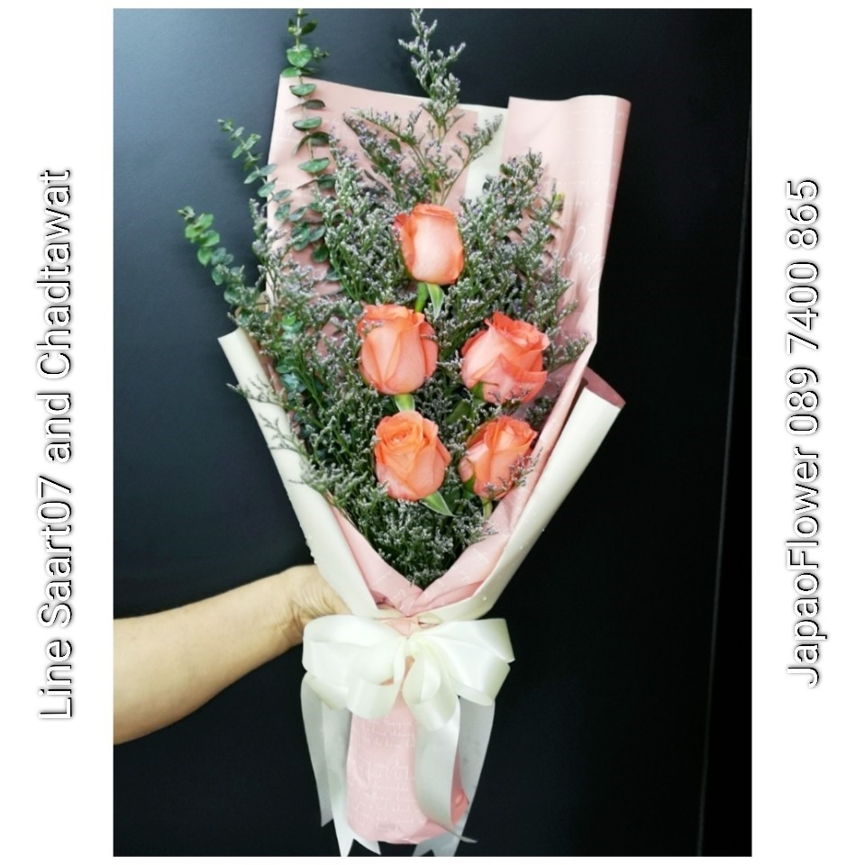 ช่อดอกดอกกุหลาบสีโอรส