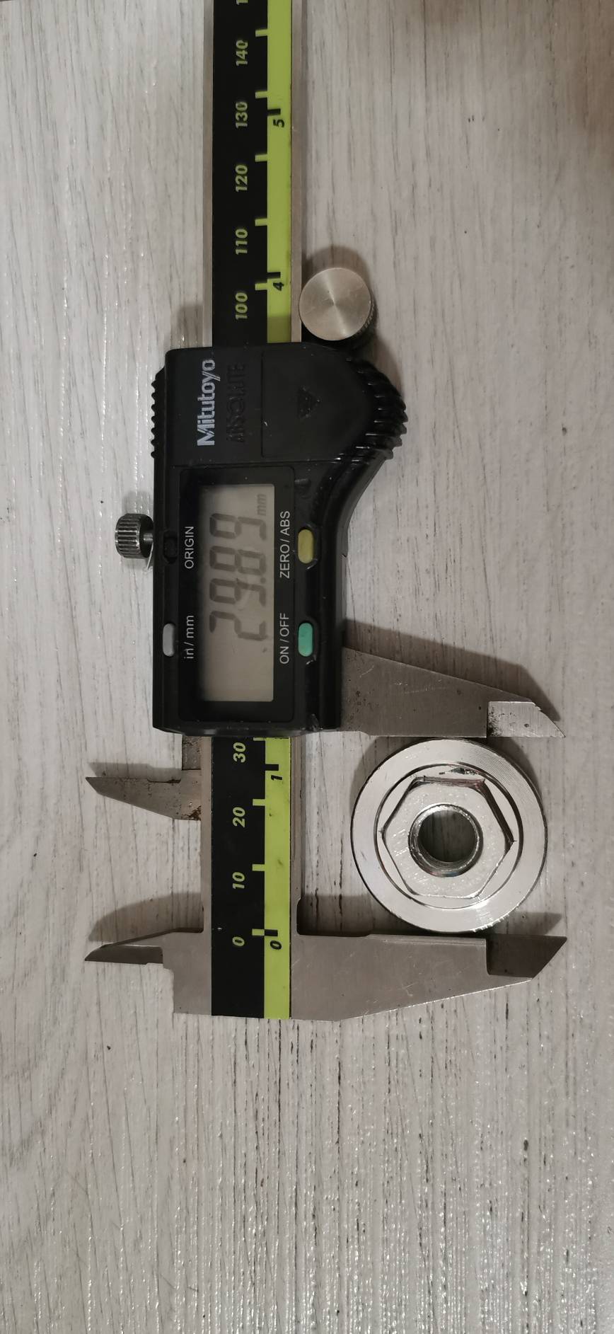 OT135 แหวนล้อคใบตัดหินเจียร 4 นิ้วตัวบน หัวน้อตเบอ 17 ไขง่าย