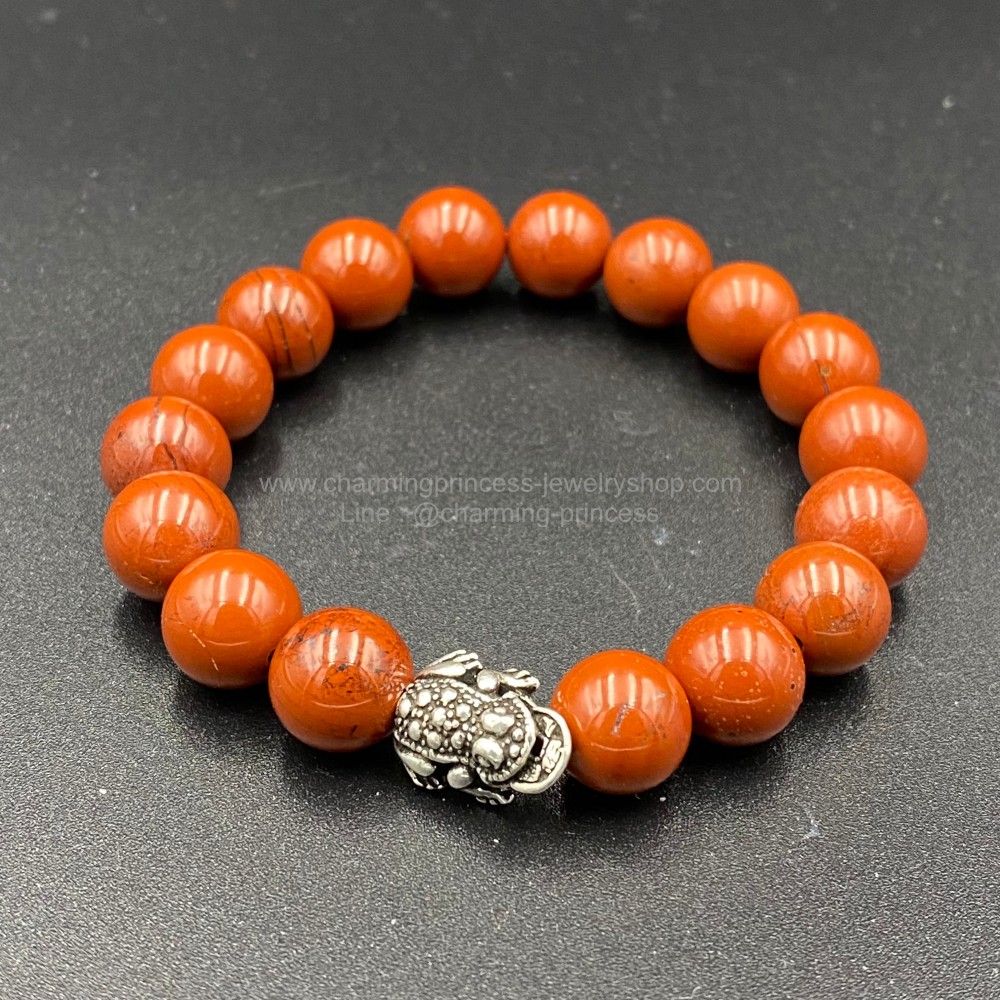 Red Jasper เรดจัสเปอร์ เพิ่มพลังชีวิต 10 มม เหมาะสำหรับเสริมดวงปีมะแม ร้อยพร้อม ตัวคั่นคางคกคาบเหรียญเงินแท้ สัญลักษณ์แห่งความมั่งคั่งยอดนิยม