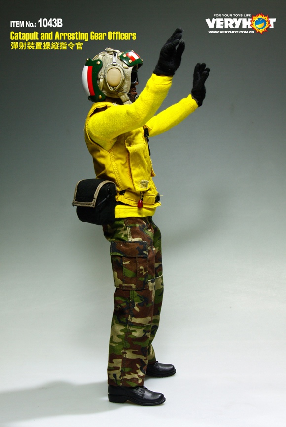 VERYHOT NO:1043B US Navy Flight Deck Crew (Catapult and Arresting Gear Officers