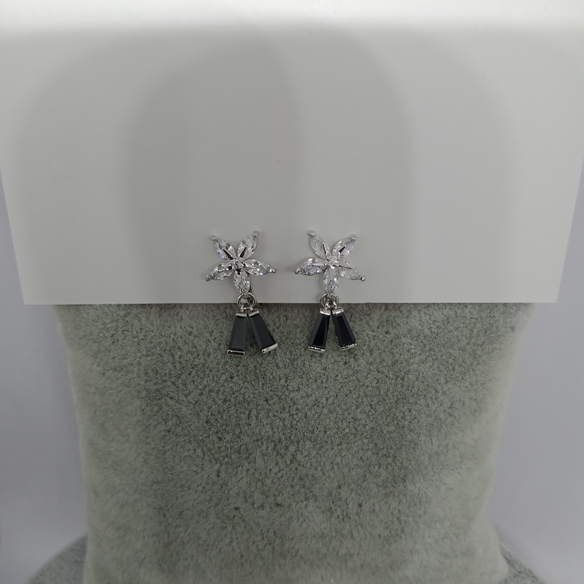 ต่างหูหนีบ Baby Fleur มีซิลิโคนรอง หนีบไม่เจ็บ เงินแท้92.5% ไม่เจาะหูก็สวยได้_EC259