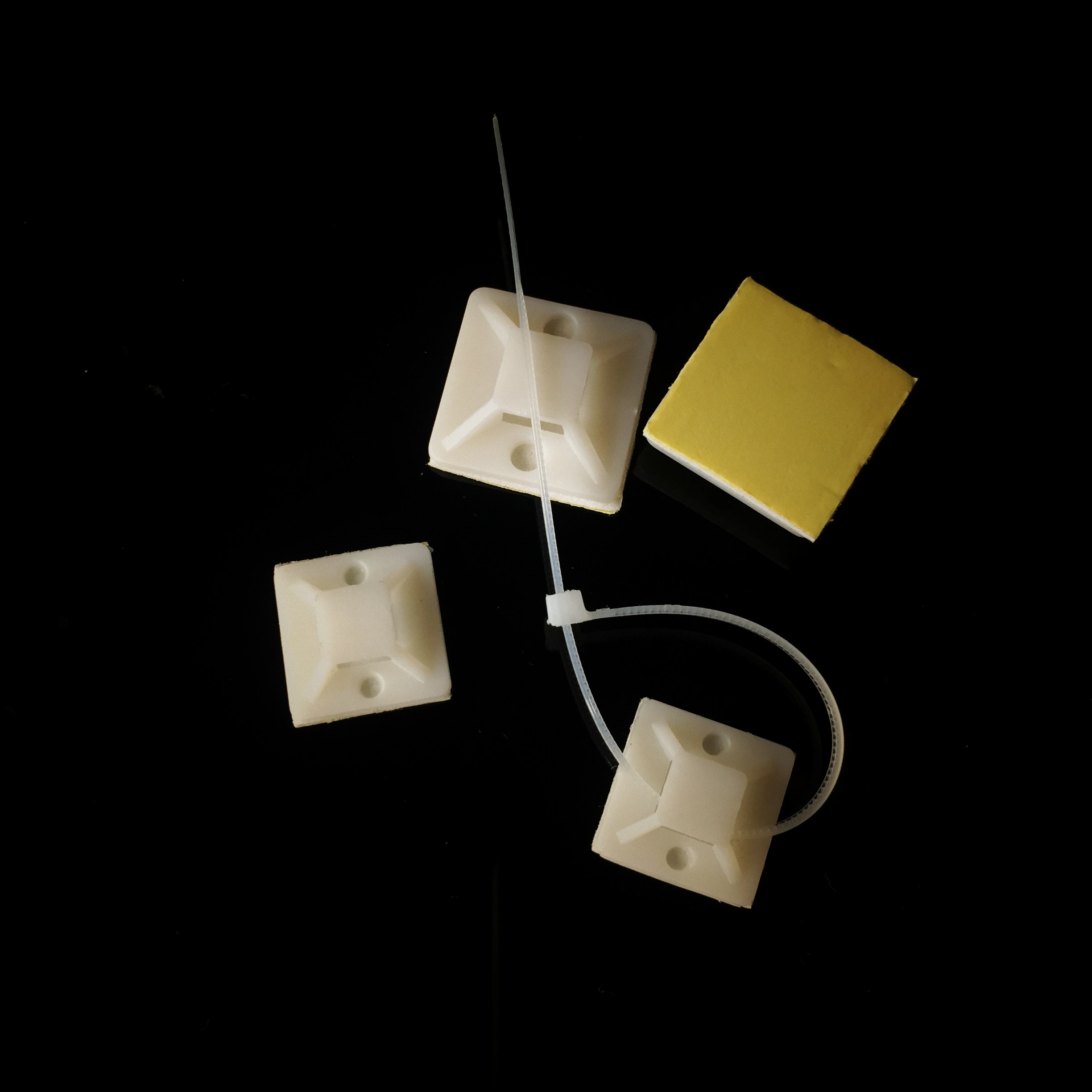 แป้นยึดเคเบิ้ลไทร์ ขนาด20*20 Self Adhesive Cable Tie Mounts ชุดละ10ตัว