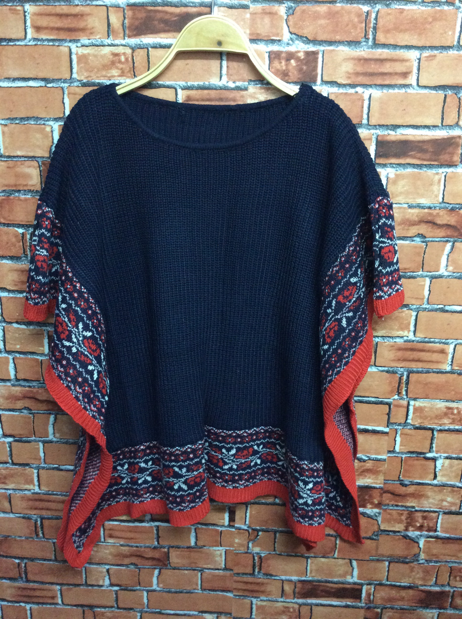 งานผ้านิตติ้ง เกรด Premium Quality ค่ะ ผ้าทอสวย งานนำเข้าค่ะ เป็นทรงเสื้อใส่คลุมกันหนาวแบบเก๋ๆ