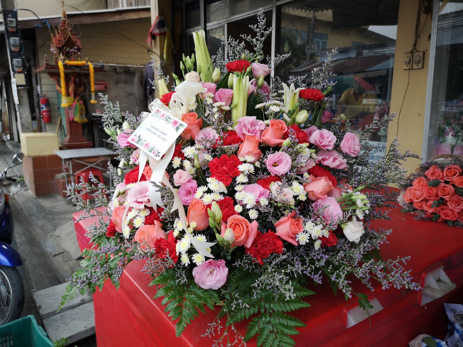 กระเช้าดอกไม้ 