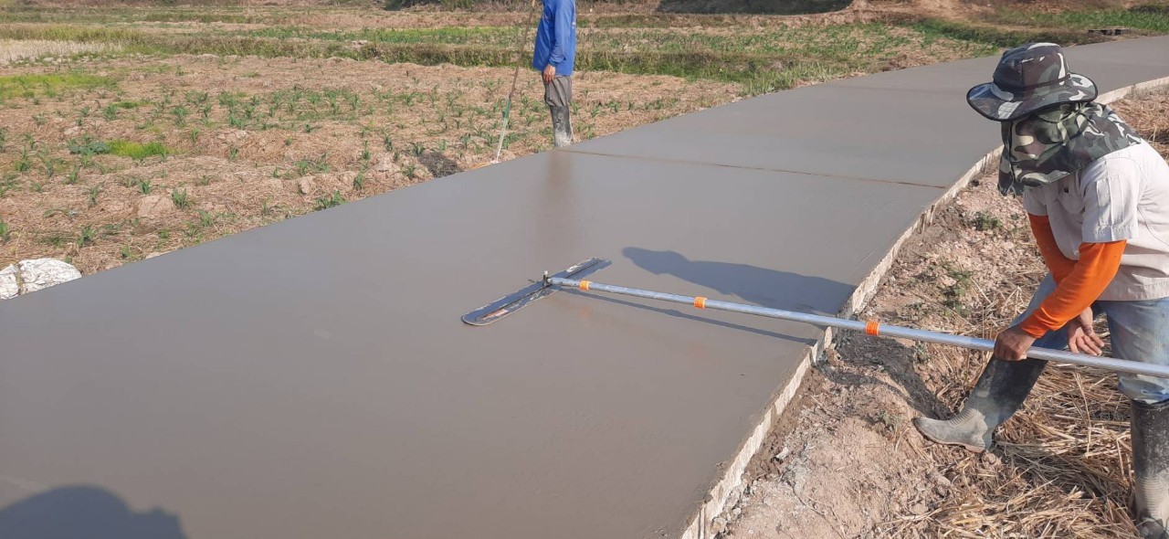 เกรียงขัดมันด้ามยาว (ใบยาว 1 เมตร) พร้อมด้าม 6 เมตร (ด้ามยืดหดได้ เก็บสั้นได้)