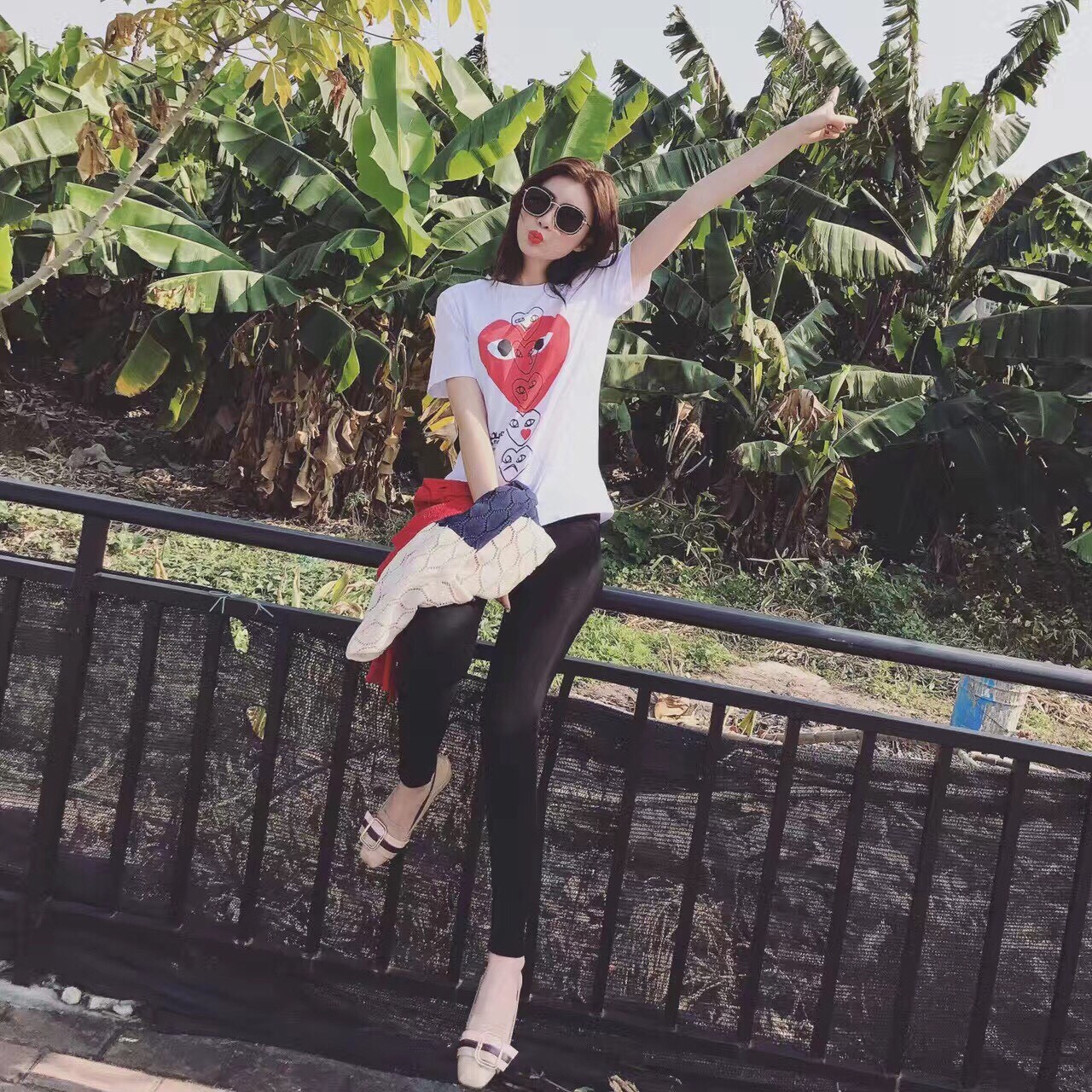 PLAY COMME des GARCONS เสื้อยืดผ้า Cotton เนื้อดี งานพรีเมี่ยมพิมพ์ลายตามต้นแบบ Holiday emoji new collection