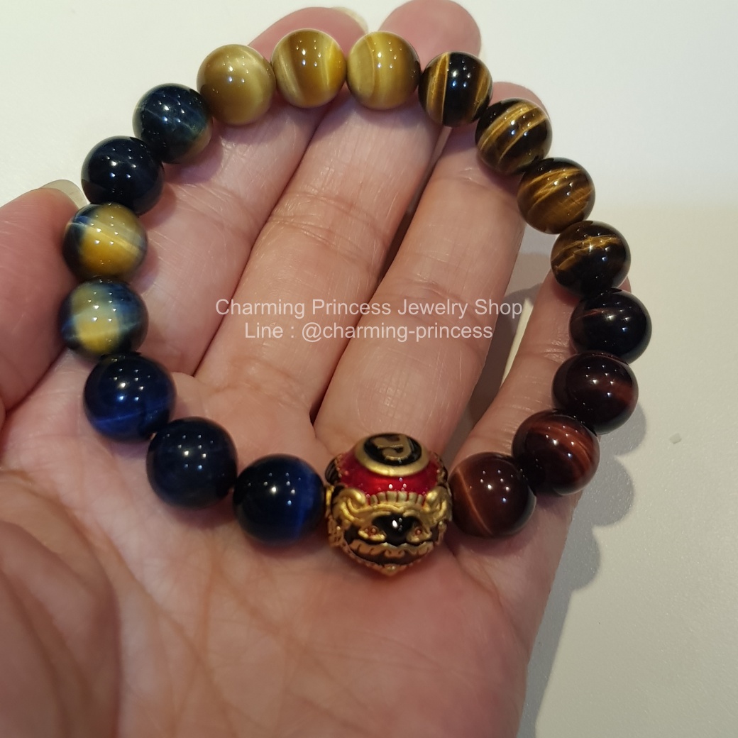 ลูกอมพระราหูนอโม ศรีวิชัย เนื้อสัมฤทธิ์ชุบทอง ลงยาสีดำแดง พลิกหนุนดวงชะตาราศีกลับร้ายกลายเป็นดี เสริมดวงหนุนดวงชะตา เสริมฐานะและเสริมเป็นความมงคลต่างๆในชีวิต และ ป้องกันภยันตราย ร้อยพร้อม 5 พยัคฆราช Tiger Eye Multi Colors หินตาเสือครบทุกสี 10 มม