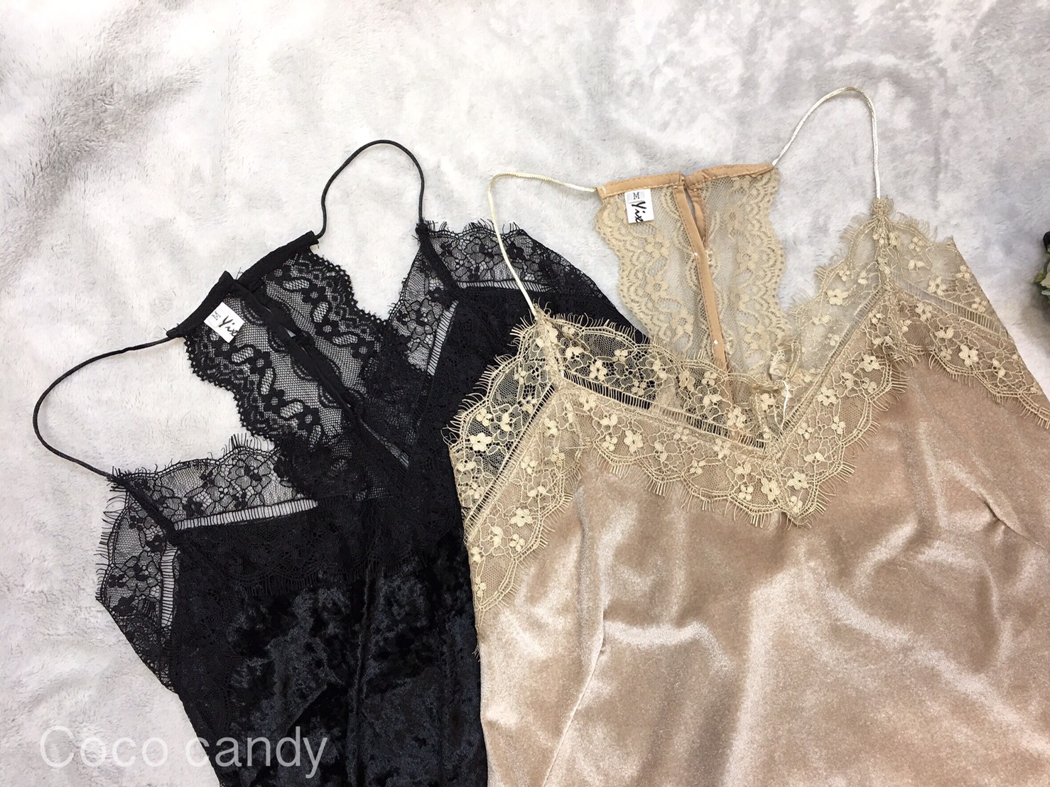 เสื้อสายเดี่ยวผ้ากำหยี่แซมลูกไม้แบบดาราใส่