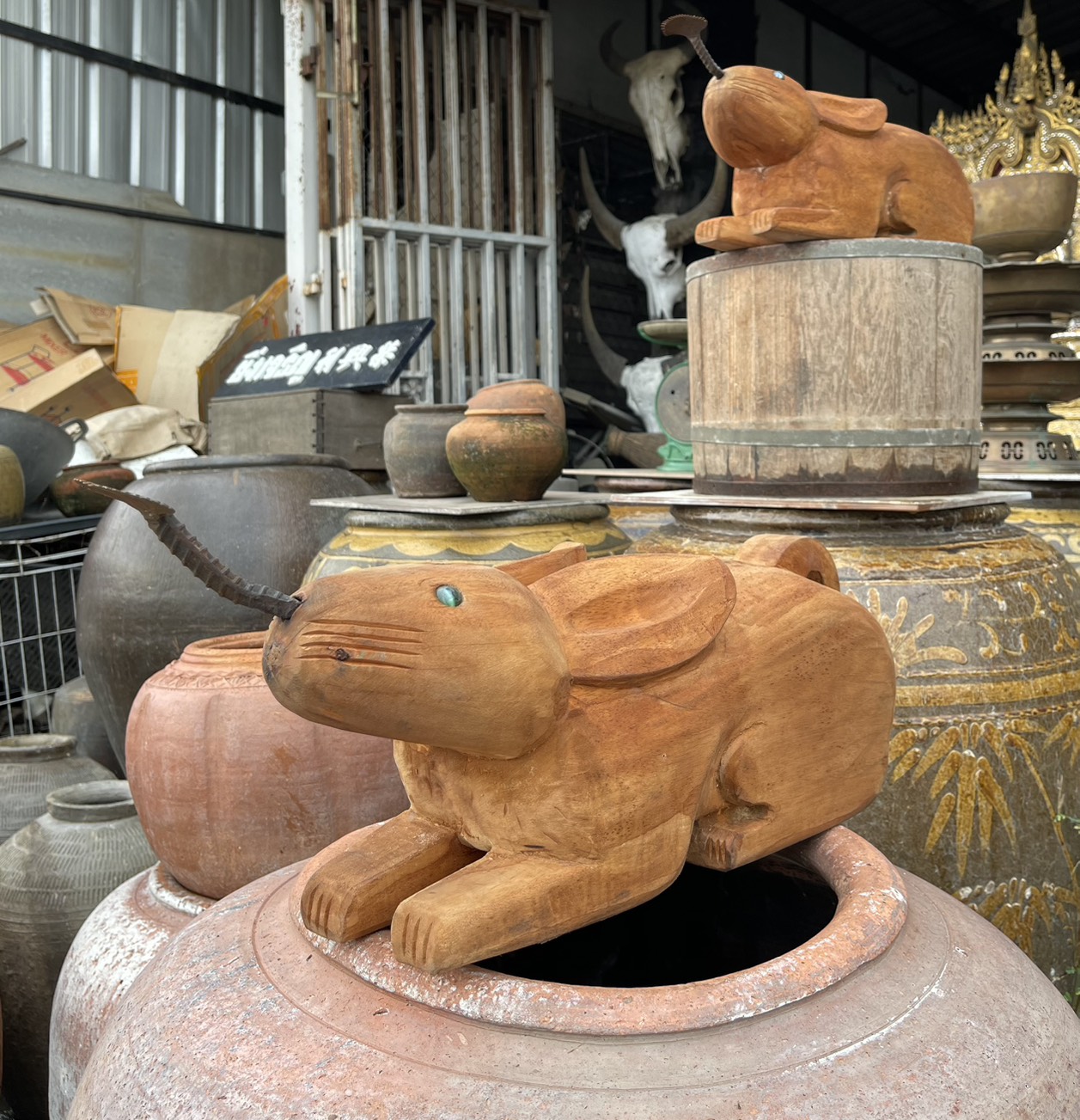 กระต่ายขูดมะพร้าว กระต่ายไม้แกะ แบบนั่งขูด