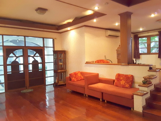 บ้านเดี่ยว 2 ชั้น พร้อมอาคารสำนักงาน 4 ชั้น ซ.งามวงศ์วาน 47 ชินเขต เนื้อที่ 150.2 ตร.ว. ถ.งามวงศ์วาน บางเขน กรุงเทพฯ สวย ตกแต่งด้วยไม้สักทอง