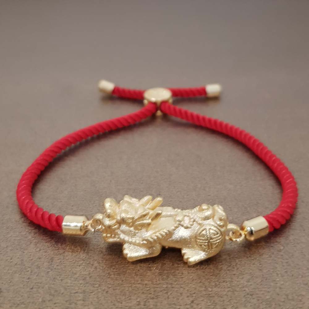 วัตถุมงคลสำหรับเสริมดวงของทุกปีนักษัตรที่ดี คือ ปี่เซียะ ด้ายแดง คู่บารมี เสริมโชค เรียกทรัพย์ ร่ำรวย เงิน ทอง ปัดเป่าสิ่งชั่วร้าย เก็บเงินทองไม่รั่วไหลพร้อมก้อนเงิน สัญลักษณ์ของความมั่งคั่ง มั่งมี