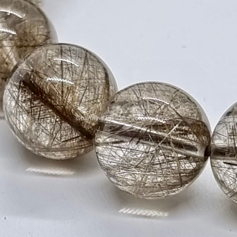 ไหมเงิน Silver Rutilated Quartz 13 มม AAA+ หินเสริมดวงการเงิน เรียกเงินเรียกทองให้กับผู้เป็นเจ้าของ เพียงแต่ไหมเงินนั้น จะหนักไปทางเงินๆ ทองๆ มากกว่าอำนาจ