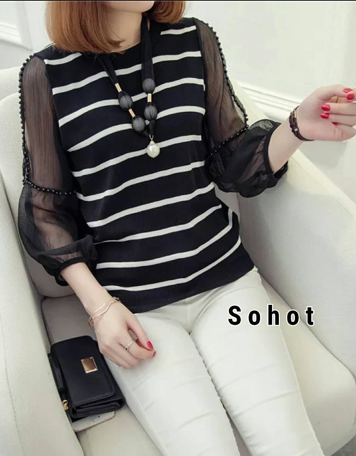 เสื้อไหมพรมงานสไตล์ Korea เนื้อผ้าบางไม่หนา แขนใช้ผ้าซีทรูประดับมุกสีดำ ใส่สบายงานสวยน่าใส่มากๆ ค่ะ