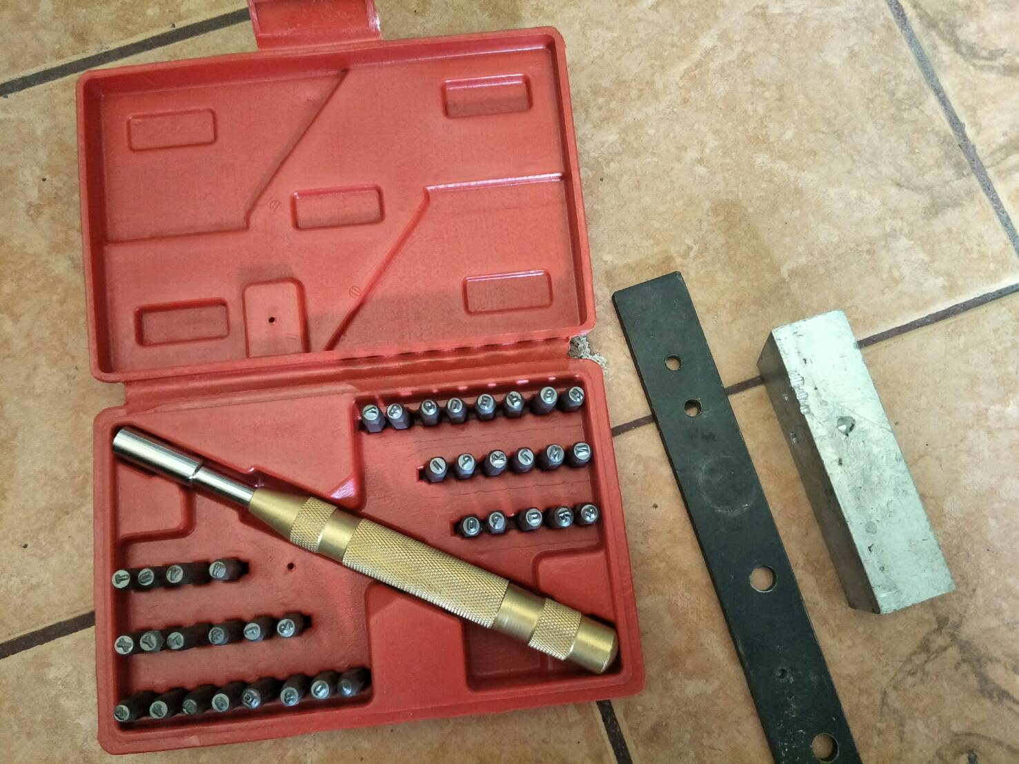 AP03 เหล็กตอกตัวอักษร ออโต้ ตอกได้ไม่ต้องใช้ฆ้อน A-Z 0-9 รวม 38 ชิ้น ตัวอักษร 3 มิล