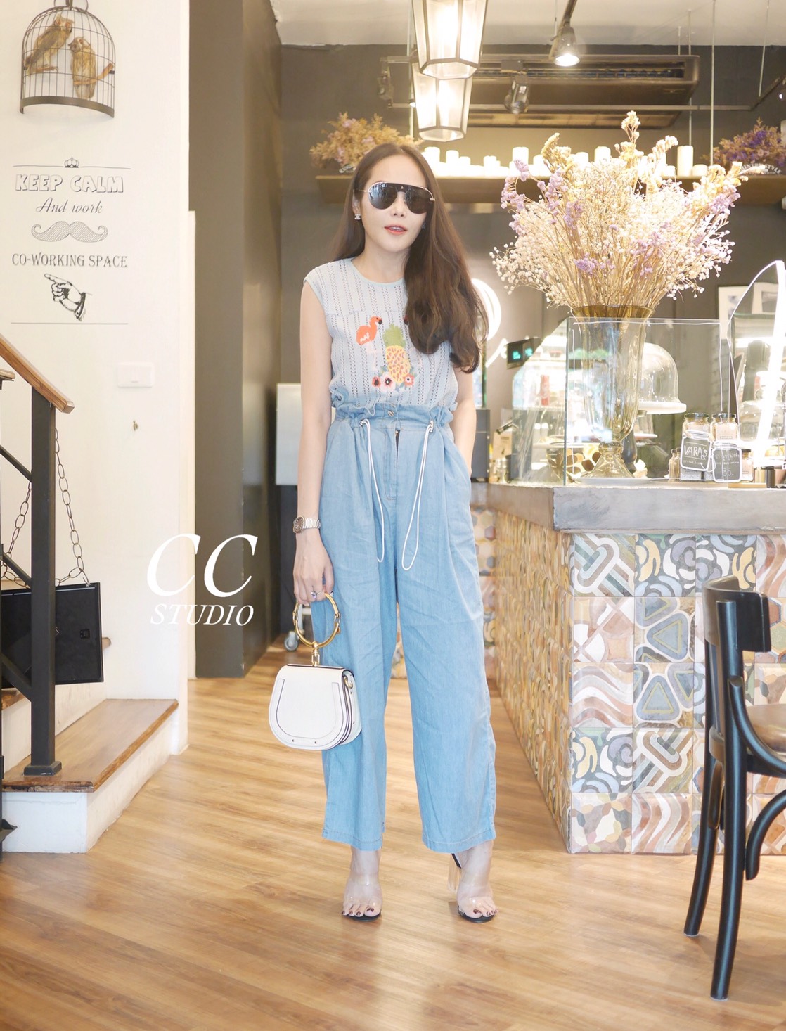 Set เสื้อลูกไม้แขนกุด ปักลายน่ารักค่ะ + มาพร้อมกางเกงยีนส์เอวสูง เนื้อยีนส์บาง เนื้อดีค่ะ ช่วงเอวรูดเก๋มากค่ะ Set นี้ น่ารักมากแยกแมทช์ได้นะค่ะ