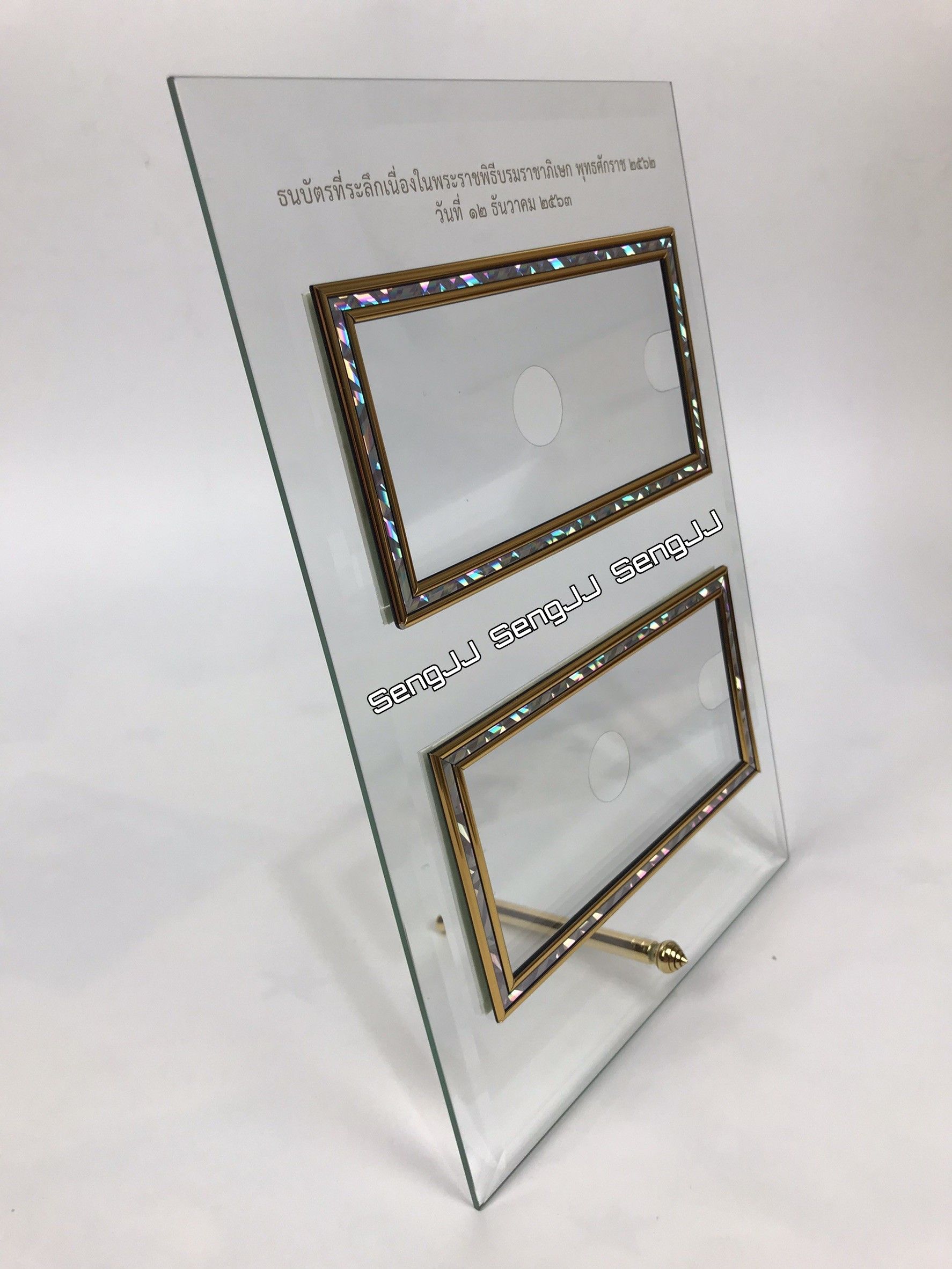 กรอบกระจกใส่แบงค์ (กรอบอย่างเดียวไม่มีแบงค์) ธนบัตร 100 บาท ที่ระลึกพระราชพิธีบรมราชาภิเษก รัชกาลที่ 10 พ.ศ.2562