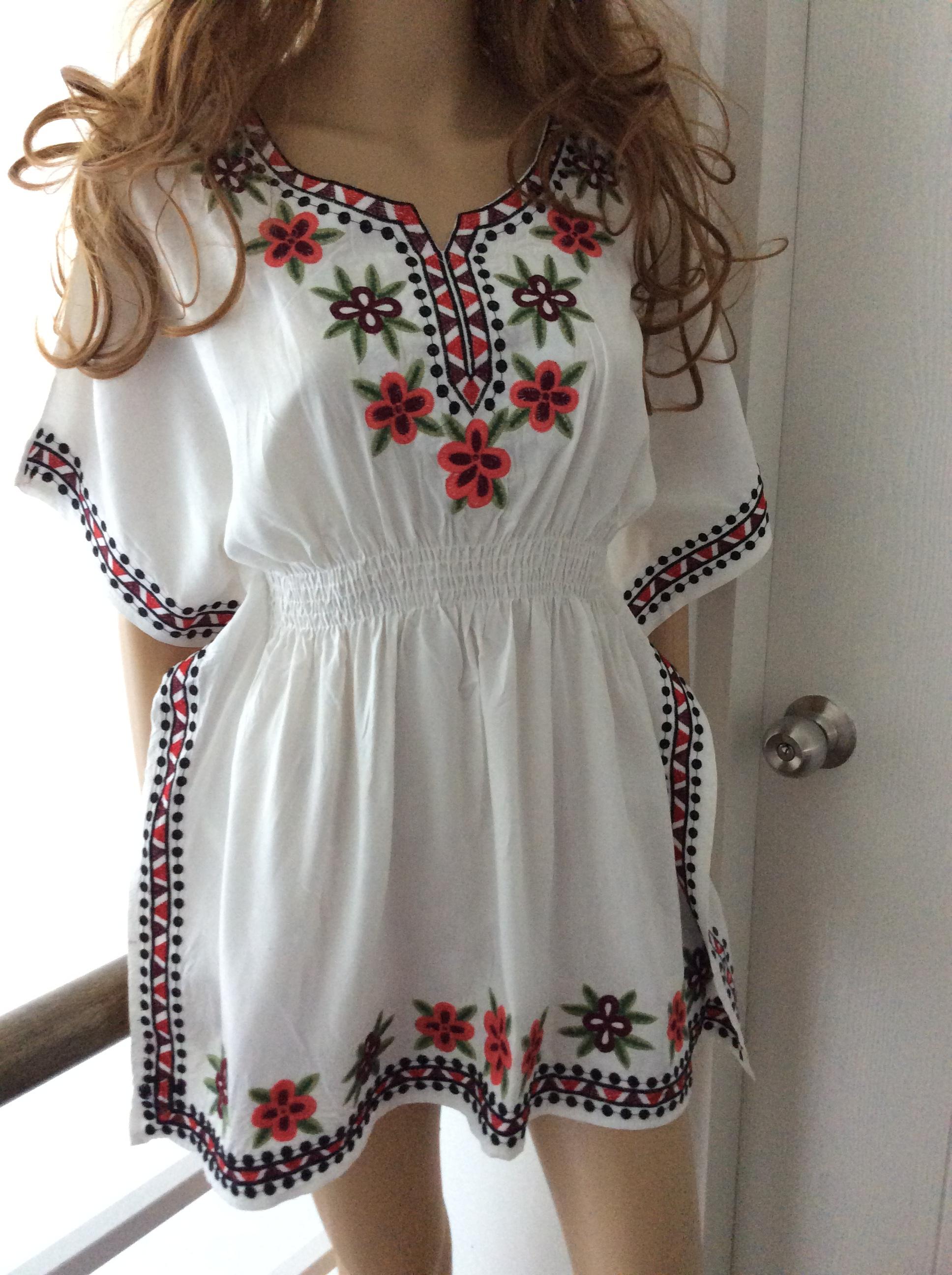 เสื้อ เดรสโบฮีเมียนปักลายดอกไม้