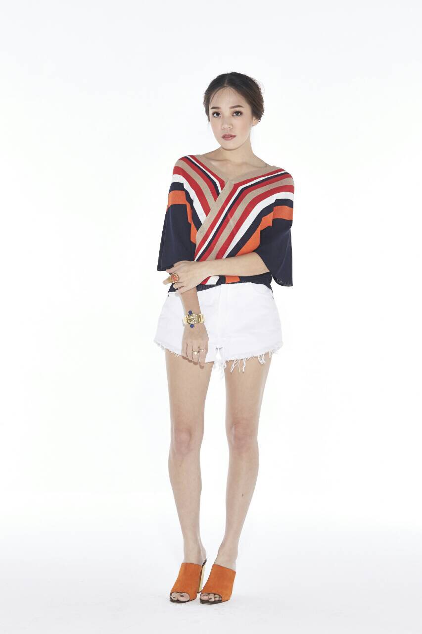 เสื้อทรงไขว้ ผ้าถักสลับสี เก๋สุดๆ แบบชนเกาหลีค่ะ