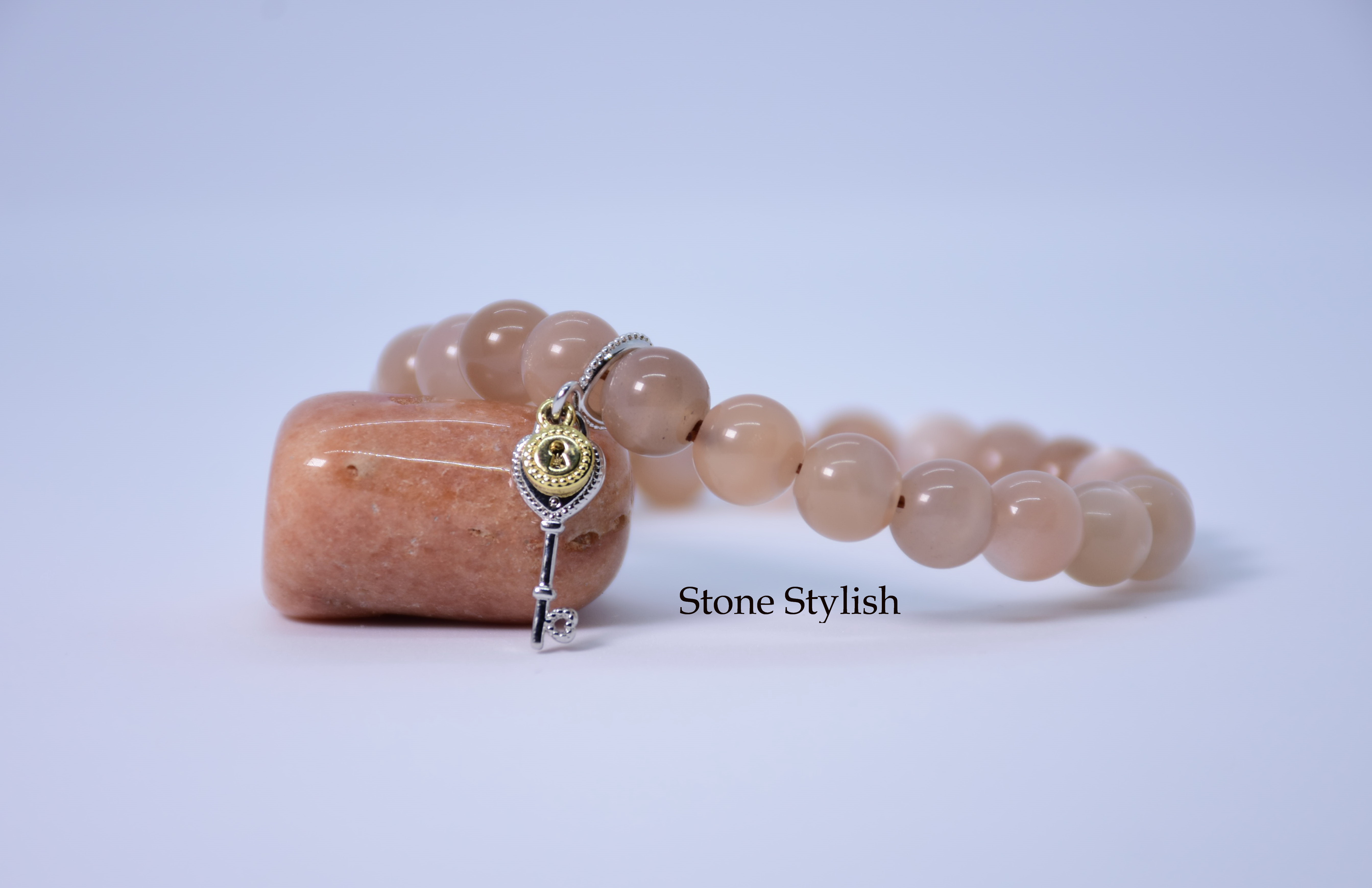 *สินค้าหมด*สร้อยข้อมือ ซันสโตน (Sun Stone) ขนาด 8 มิล (แต่งห้อยกุญแจ)