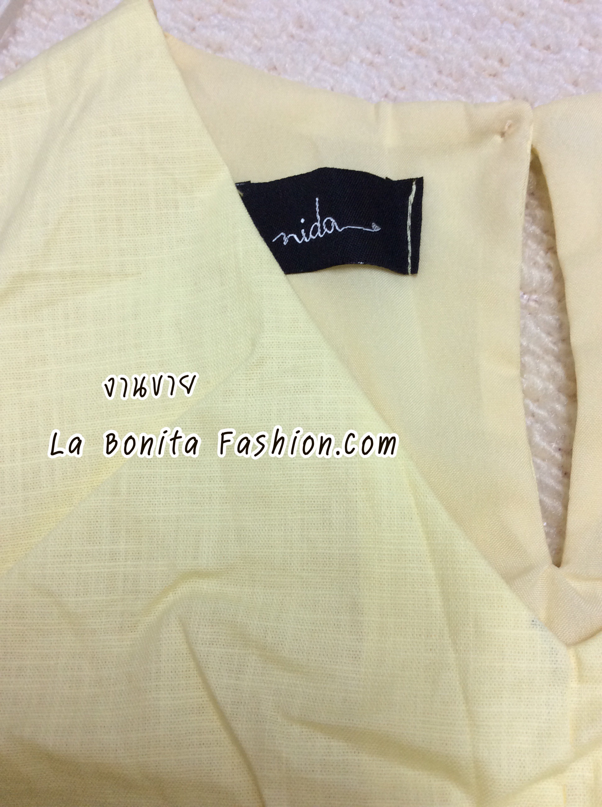 เดรสแขนกุด คอวี สไตล์มินิมอล เรียบๆเบาๆ ดีไซน์เกาหลี เพิ่มดีเทลผ่าน่าปักดอก