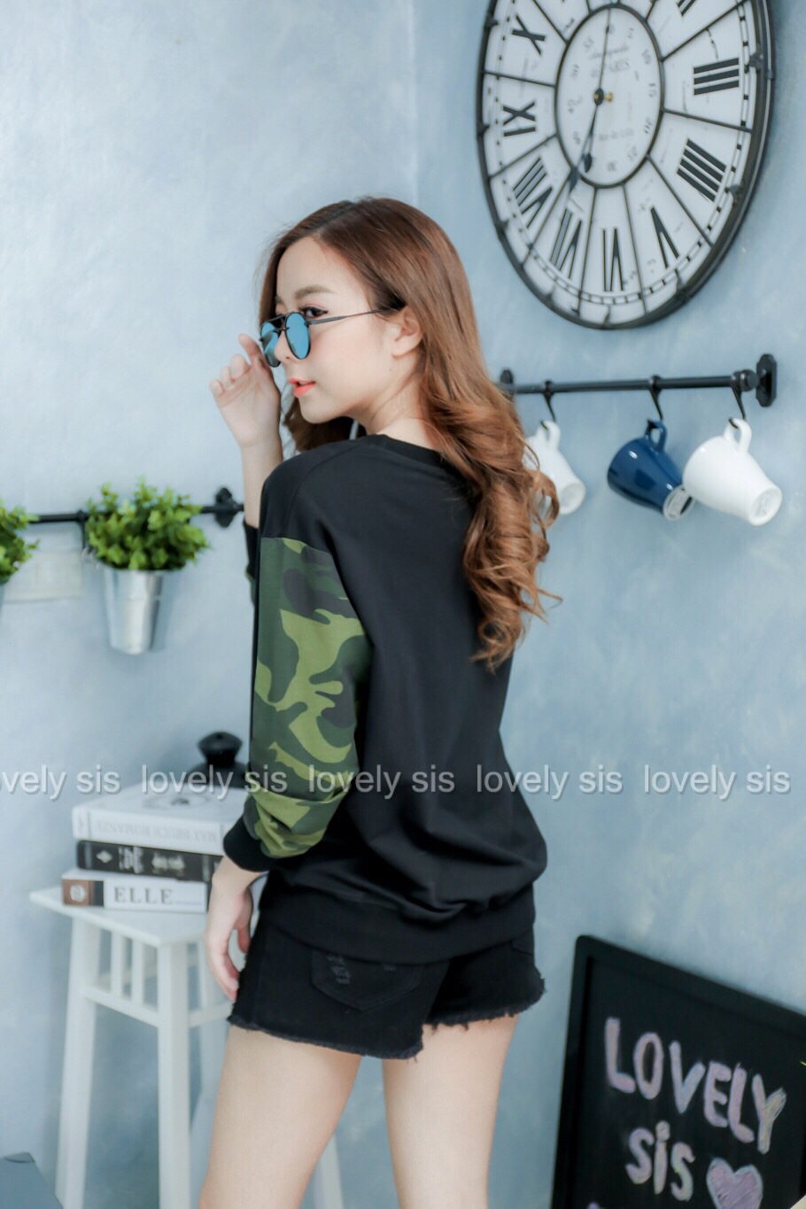 เสื้อจั้มเปอร์ต่อแขนยาวลายทหาร สกรีนรีดเพชร Love ผ้าดี๊ดี ไม่หนาค่า ใส่ได้สบาย งานดีมากมาย สวยมาก การันตรี สวยเท่ห์ไม่ซ้ำ ดีงาม