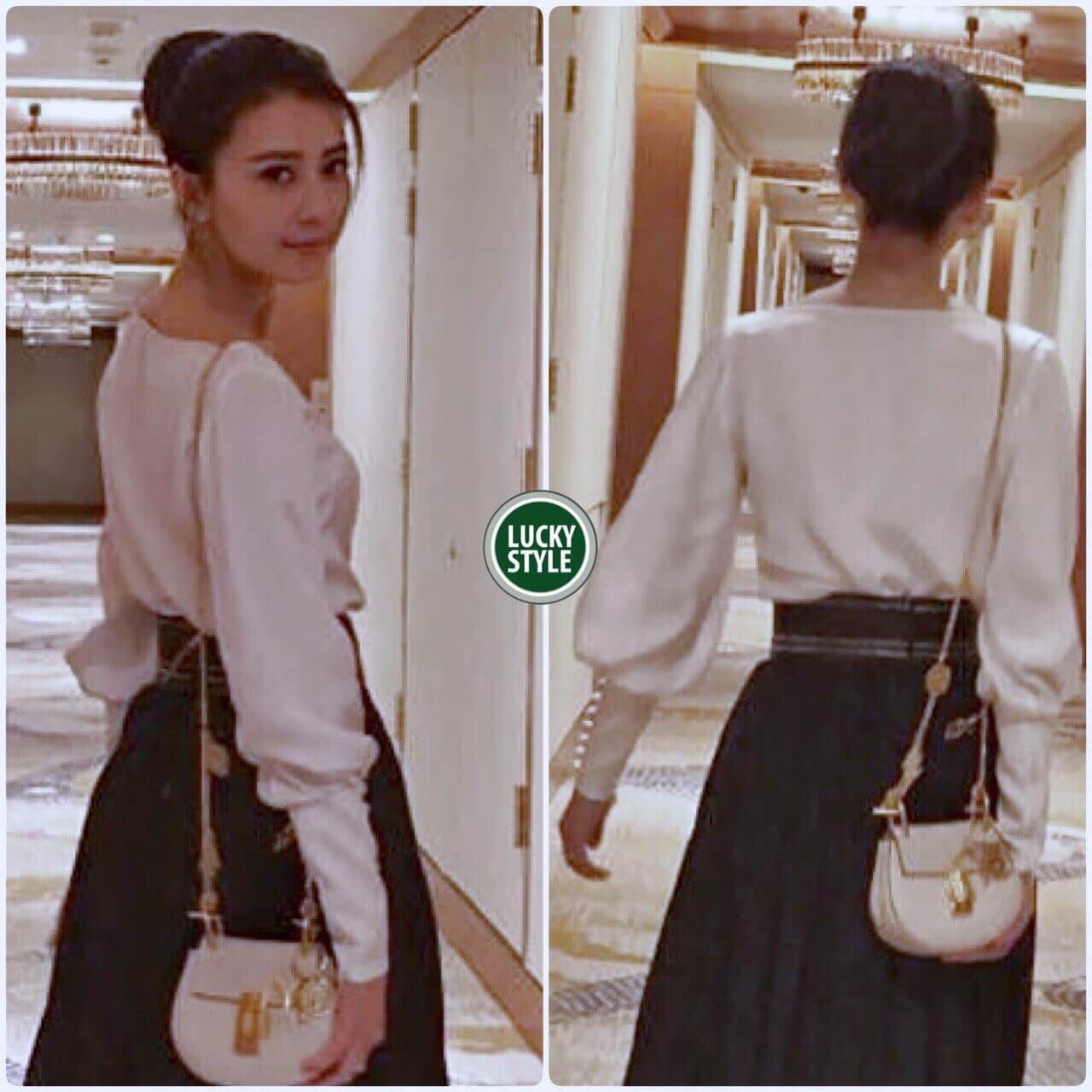 เสื้อผ้าไหมคอวีแต่งแขนกระดุมยาว ภายใต้แบรน Chanel ดีเทลเนื้อผ้าเป็นผ้าไหมญี่ปุ่นเนื้อนุ่ม เนื้อผ้าสวยงามพรีเมี่ยม