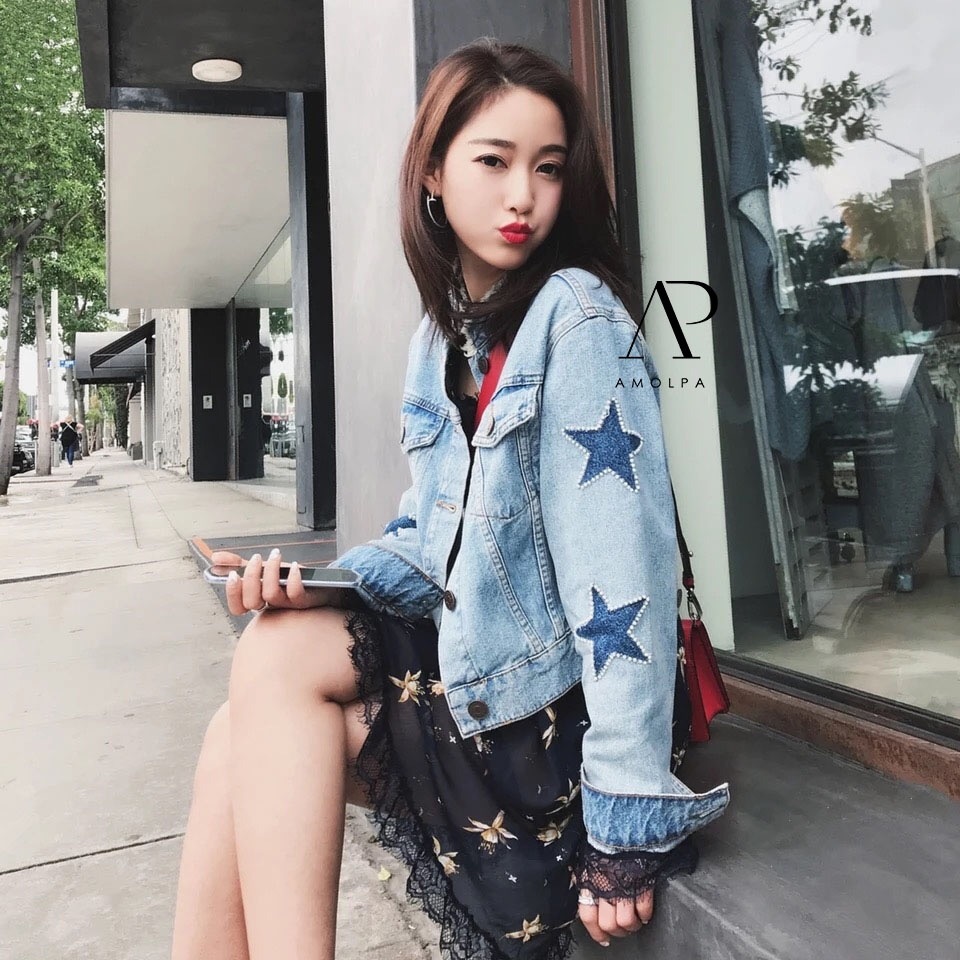 เสื้อ #jacket #แจ็คเก็ตยีนส์ แต่งมุกดาวที่แขน #ดาราเซเลปใส่ กันเยอะมาก งานสวย ใส่ได้ตลอดๆๆ คอเซอๆ