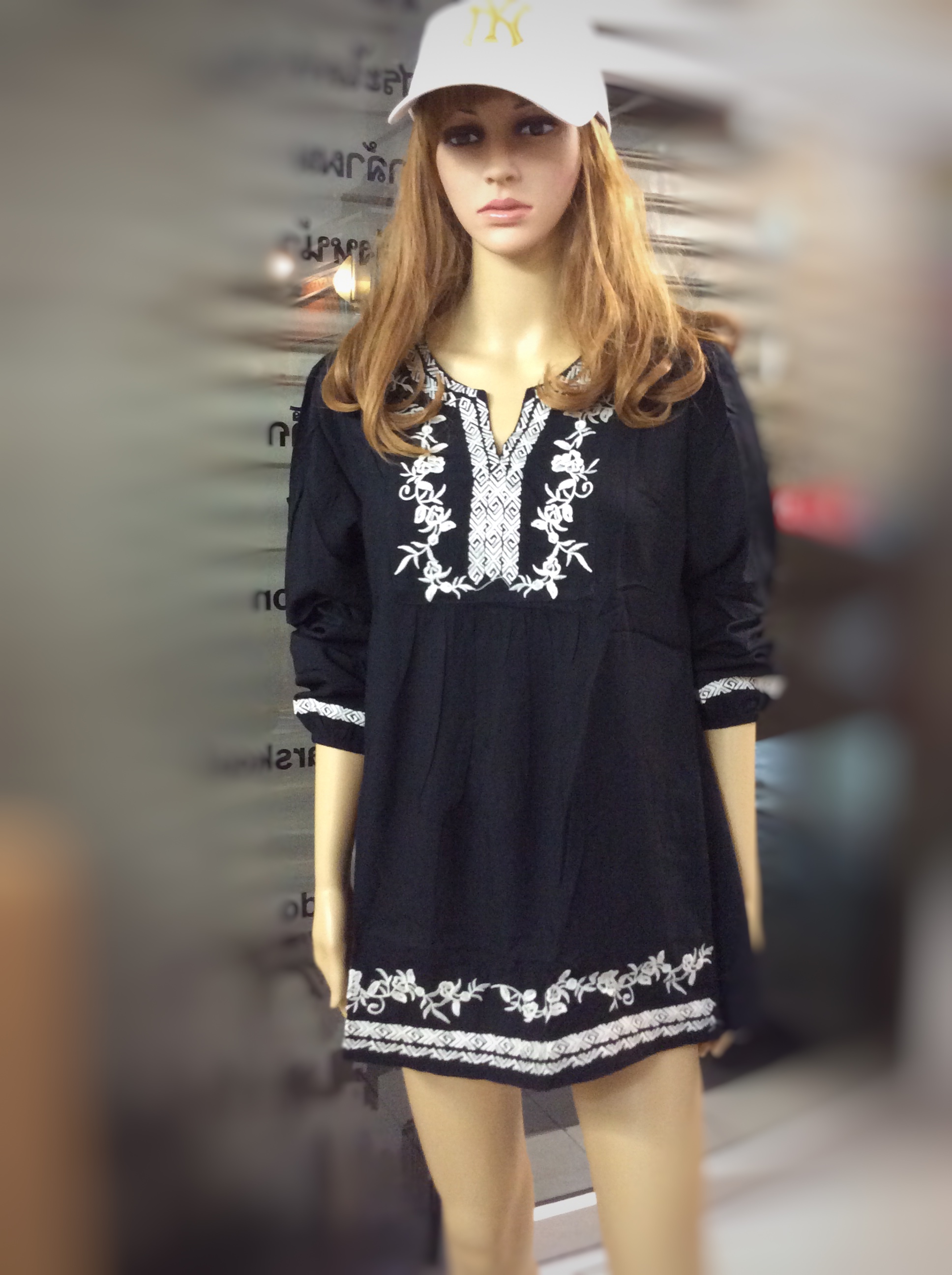 เสื้อโบฮีเมียน คอวี ปักลวดลายดอกไม้สวยๆ ผ้าเนื้อดีใส่สบายไม่ร้อนนะคะ