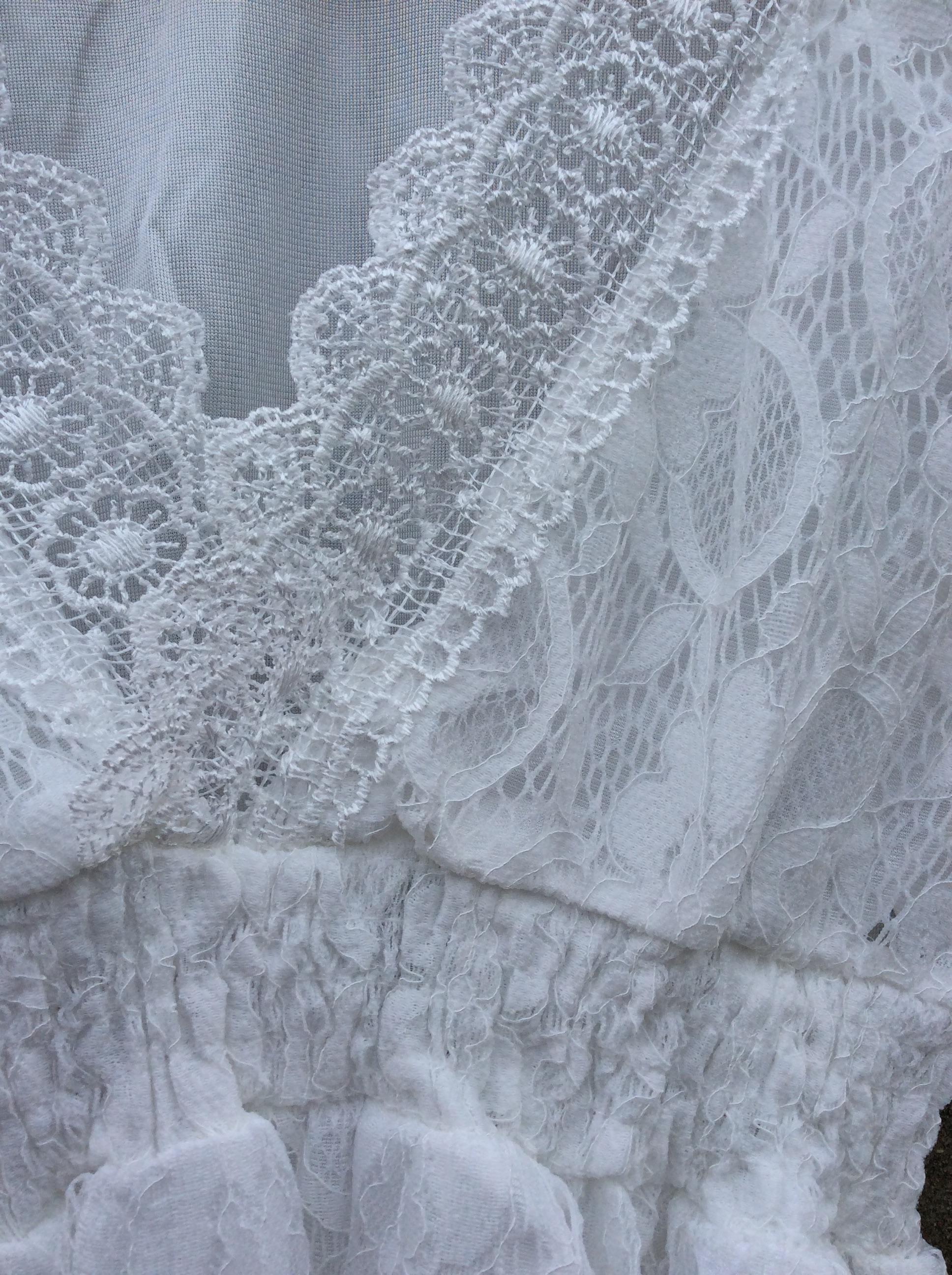 Topshop V-Necked Mini Dressมินิเดรสลูกไม้ ท้อบช้อป มีสม้อกใต้อกเพื่อเน้นทรง