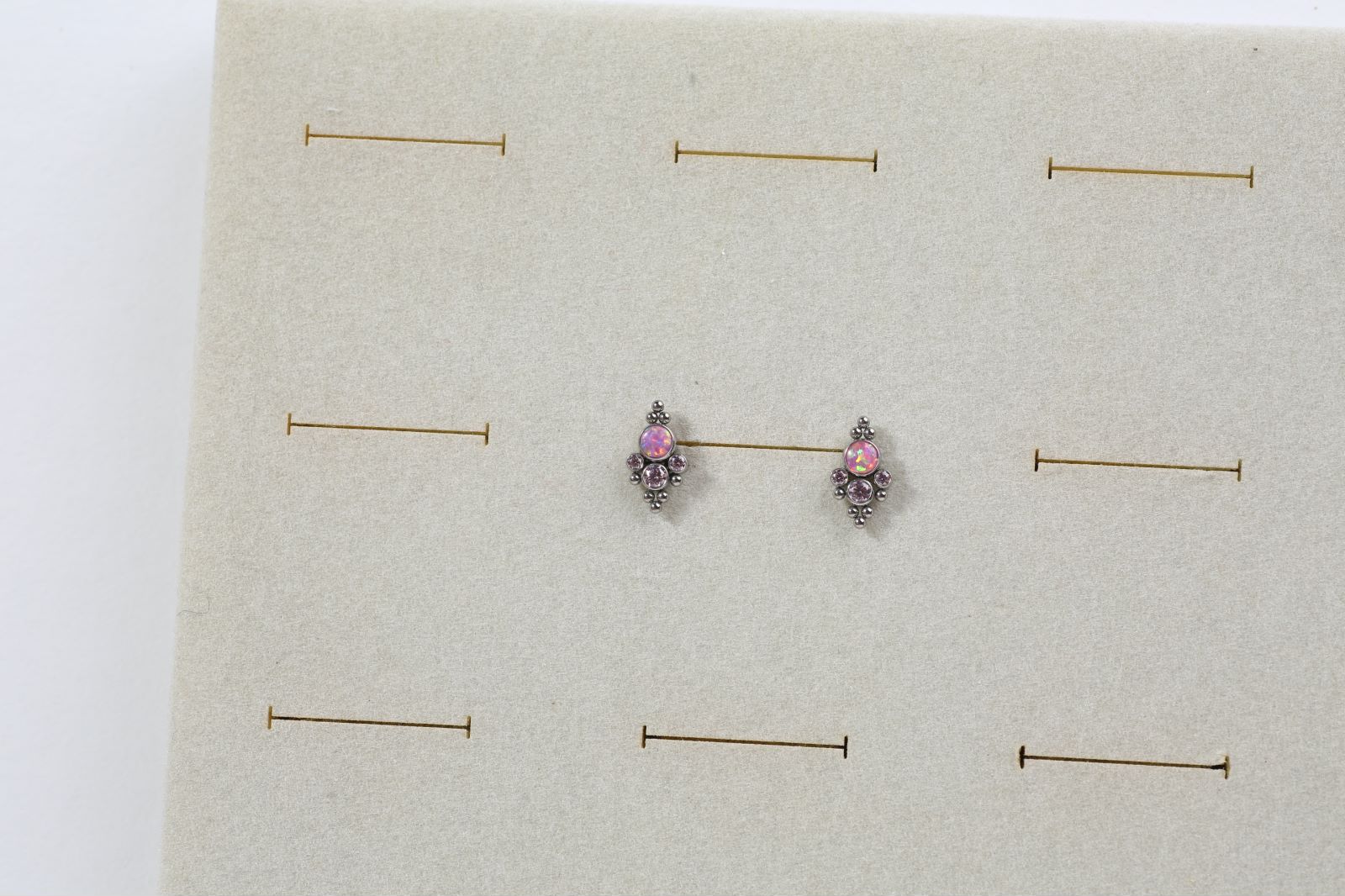 “เช็คสินค้าทัก line ก่อนโอนนะคะ”ไทเทเนี่ยม 100% ต่างหูสำหรับผิวแพ้ง่าย Monfra จิวแป้นแบนขันน็อต ขนาดก้านปกติ ราคา/ข้าง ETC147