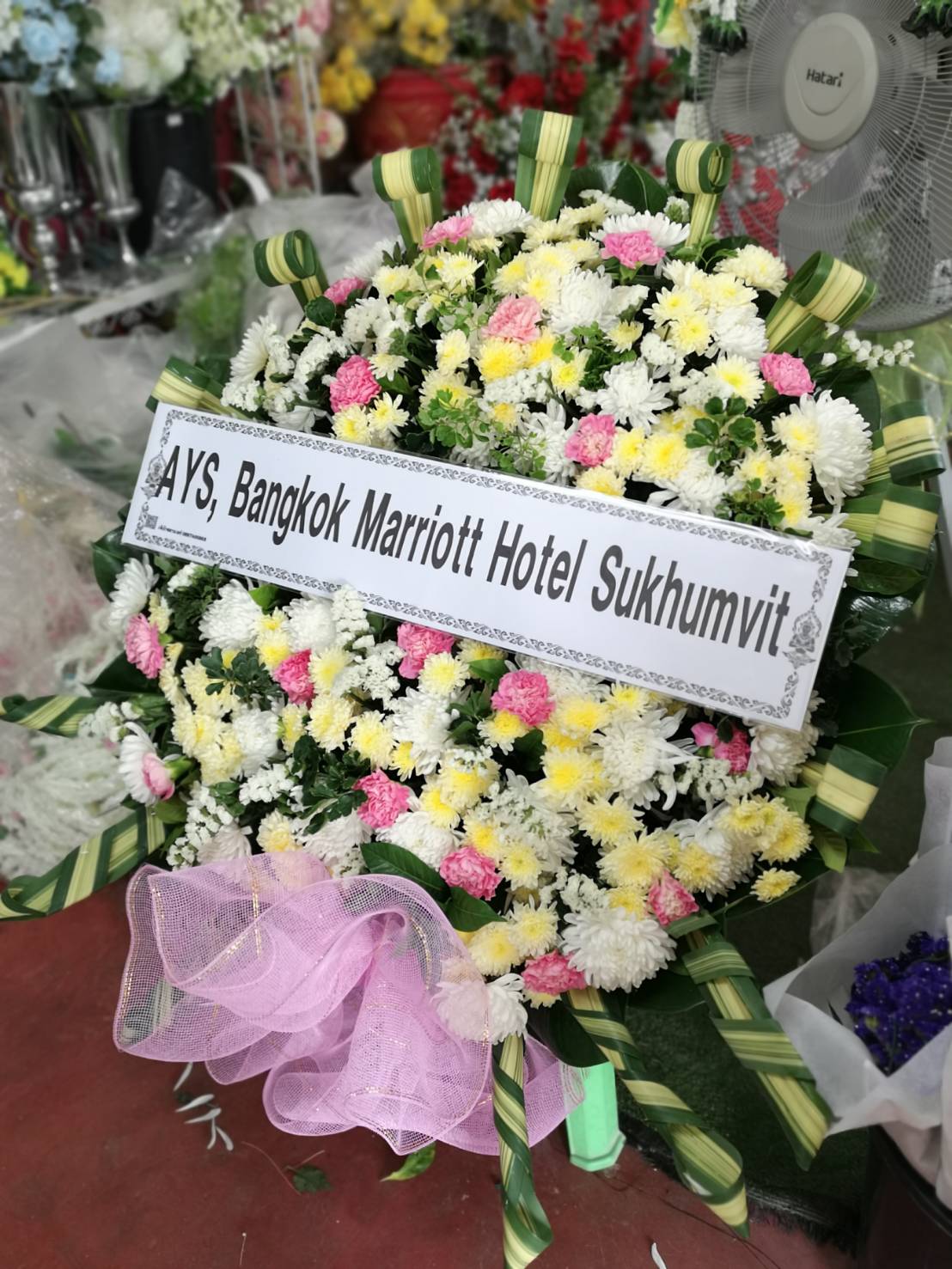 พวงหรีดดอกไม้สด โทนสีสดใส (Wreath)