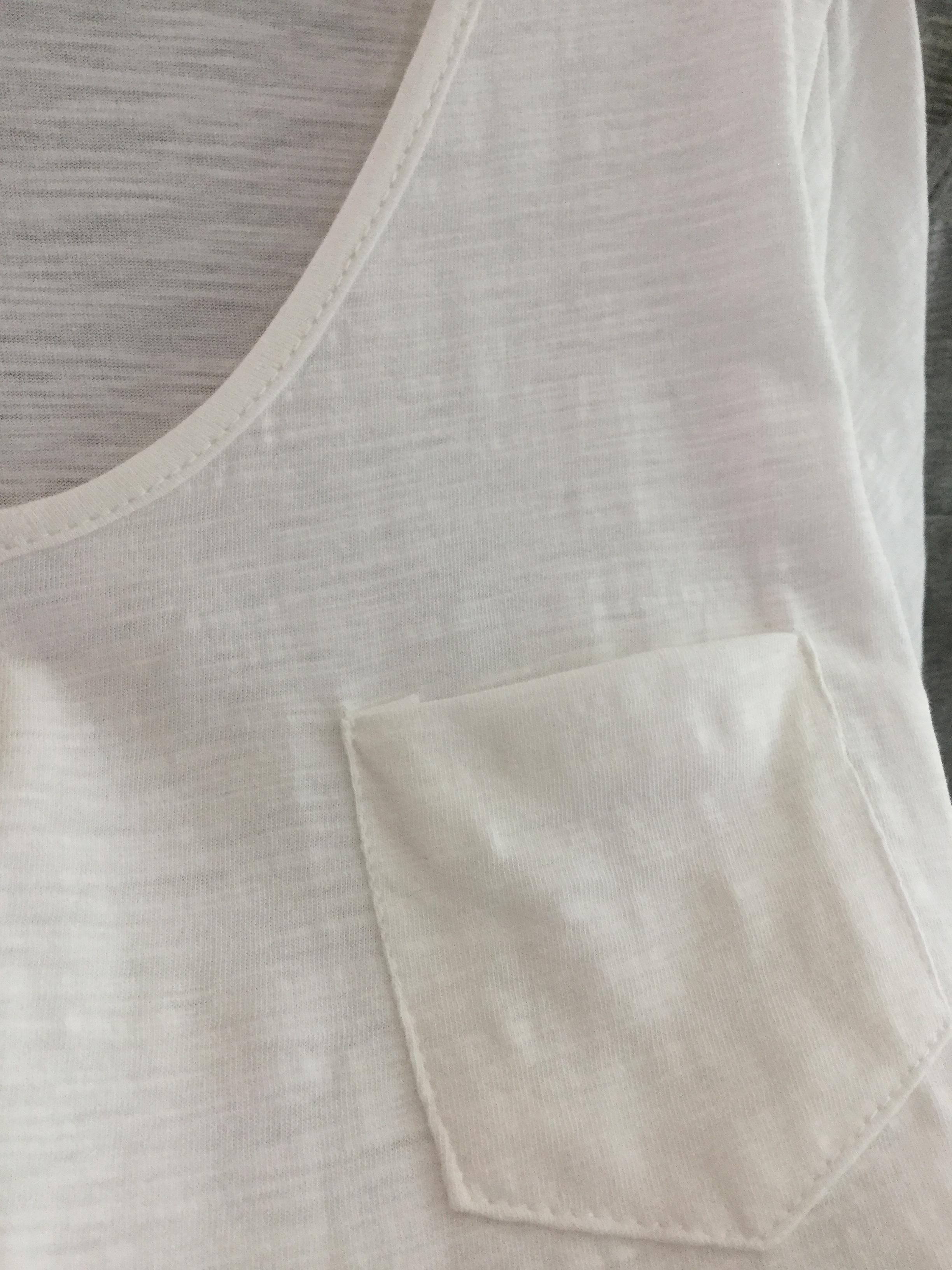 เสื้อยืดคอวี แบบคุณใหม่ ดาวิกา ผ้าสลาพเนื้อดี มีลายในตัว ผ้าไม่หนาและไม่บางจนเกินไป