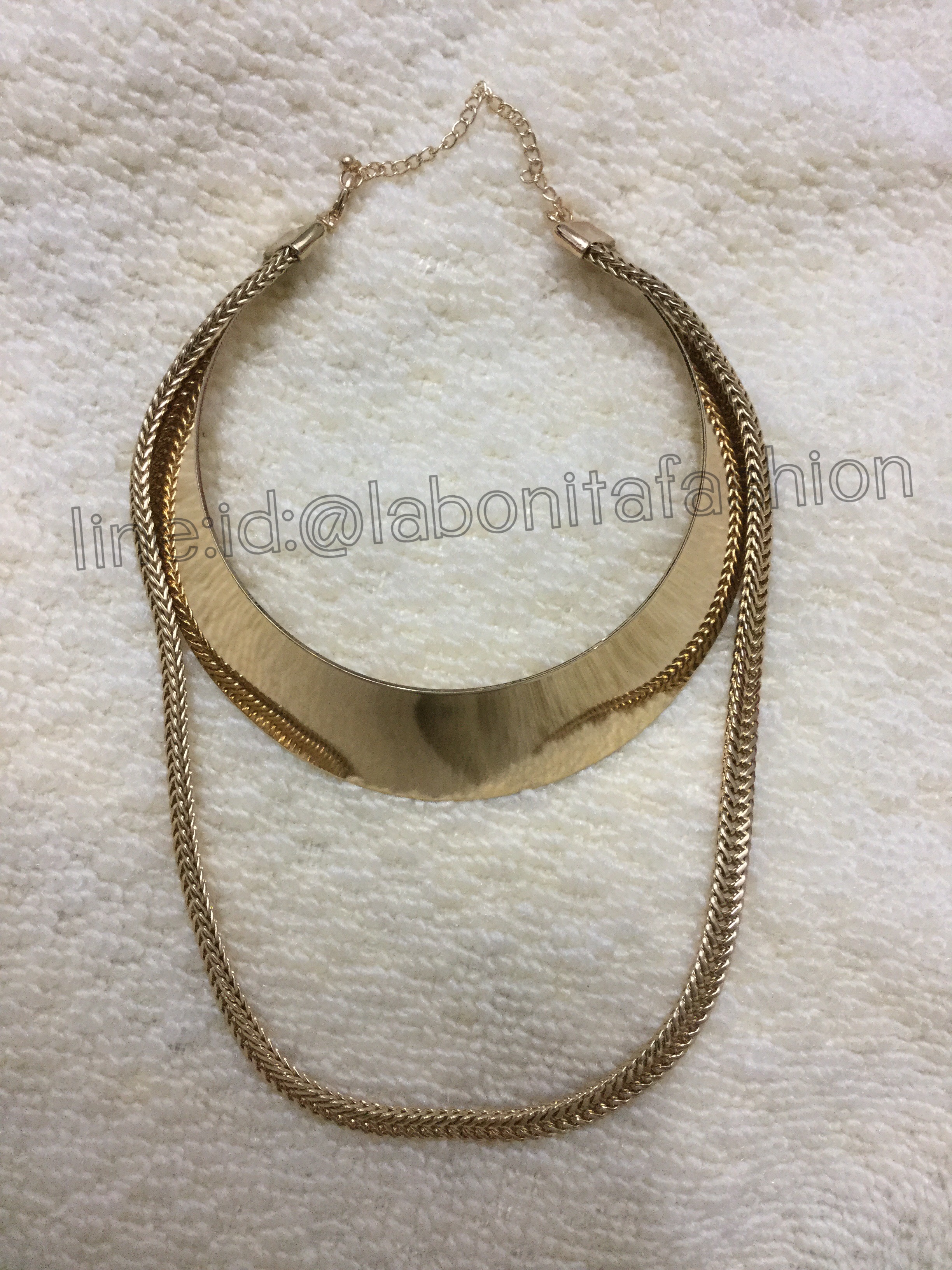 เสื้อทรงคอเต่า แขนบานปลาย มาพร้อมสร้อยสวยมากกกกกกกกกค่ะ! เซทนี้คุ้มเฟร่ออออออ ค่ะ เพราะสร้อยสวยๆสามารถนำไปแมทกับเสื้อหรือชุดอื่นๆได้อีกมากมาย ใส่กับชุดไหนๆก็สวยเก๋ได้อีกค่ะ สาวๆห้ามพลาดนะคะ คุ้มจริงค้าาา