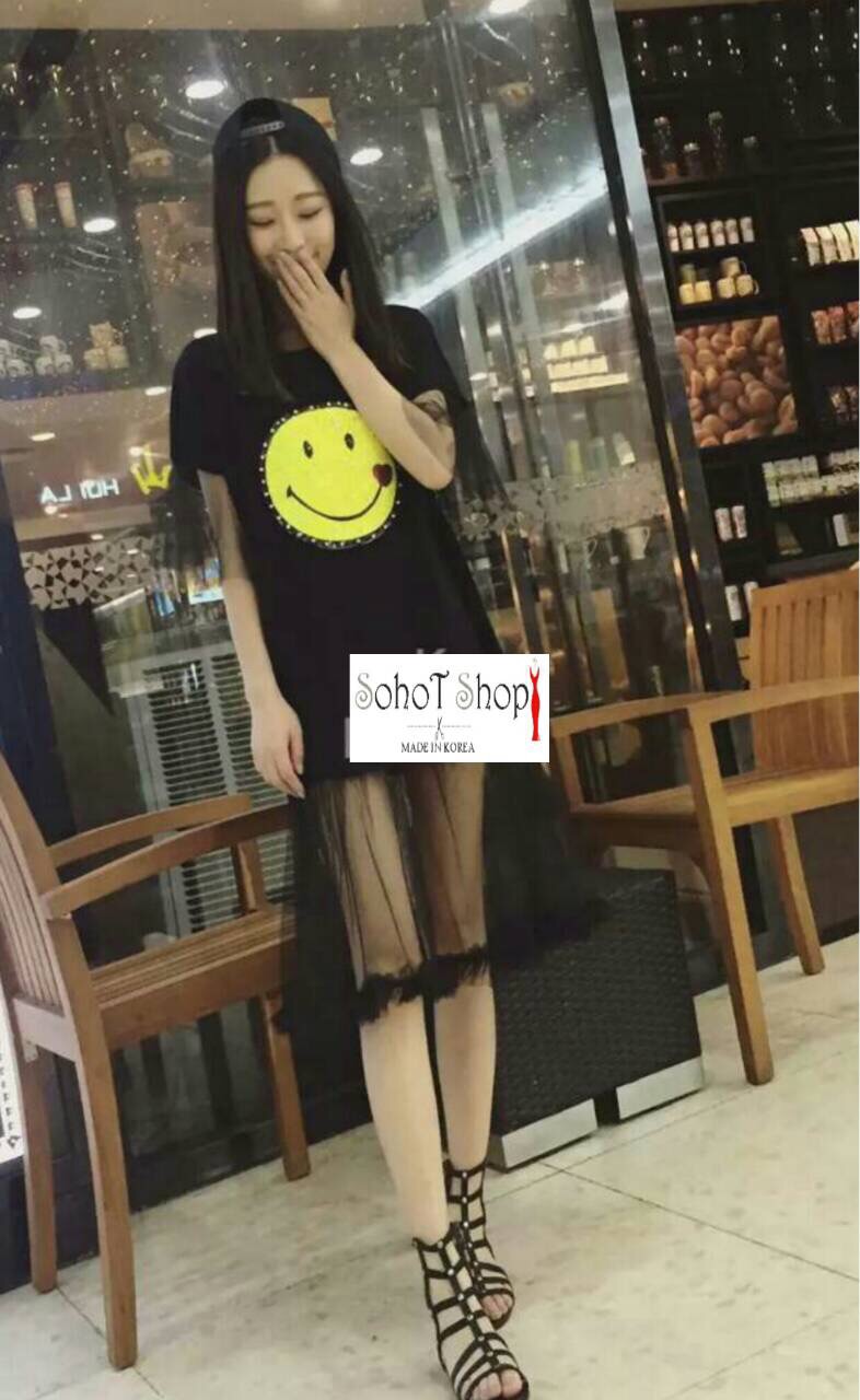 เดรสหน้ายิ้ม ผ้ายืดคอตตอทเนื้อดี เนื้อผ้านุ่มมากใส่สบาย ปลายแขนและชายเดรสต่อชายระบายฟรุ้งฟริ้ง