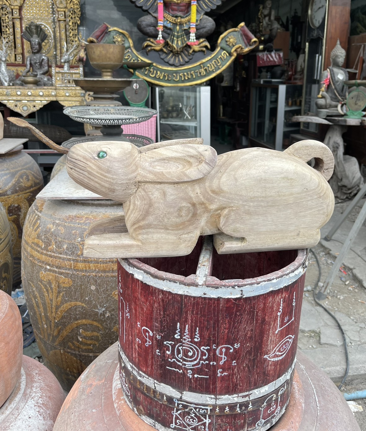 กระต่ายไม้แกะ กระต่ายขูดมะพร้าว แบบนั่งขูด