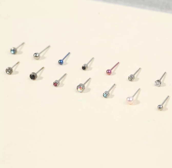 (สำหรับเจาะที่ร้านเท่านั้น)Inverness ต่างหูสำหรับผิวแพ้ง่าย Titanium_Blue diamond 4 mm silver_IN18C