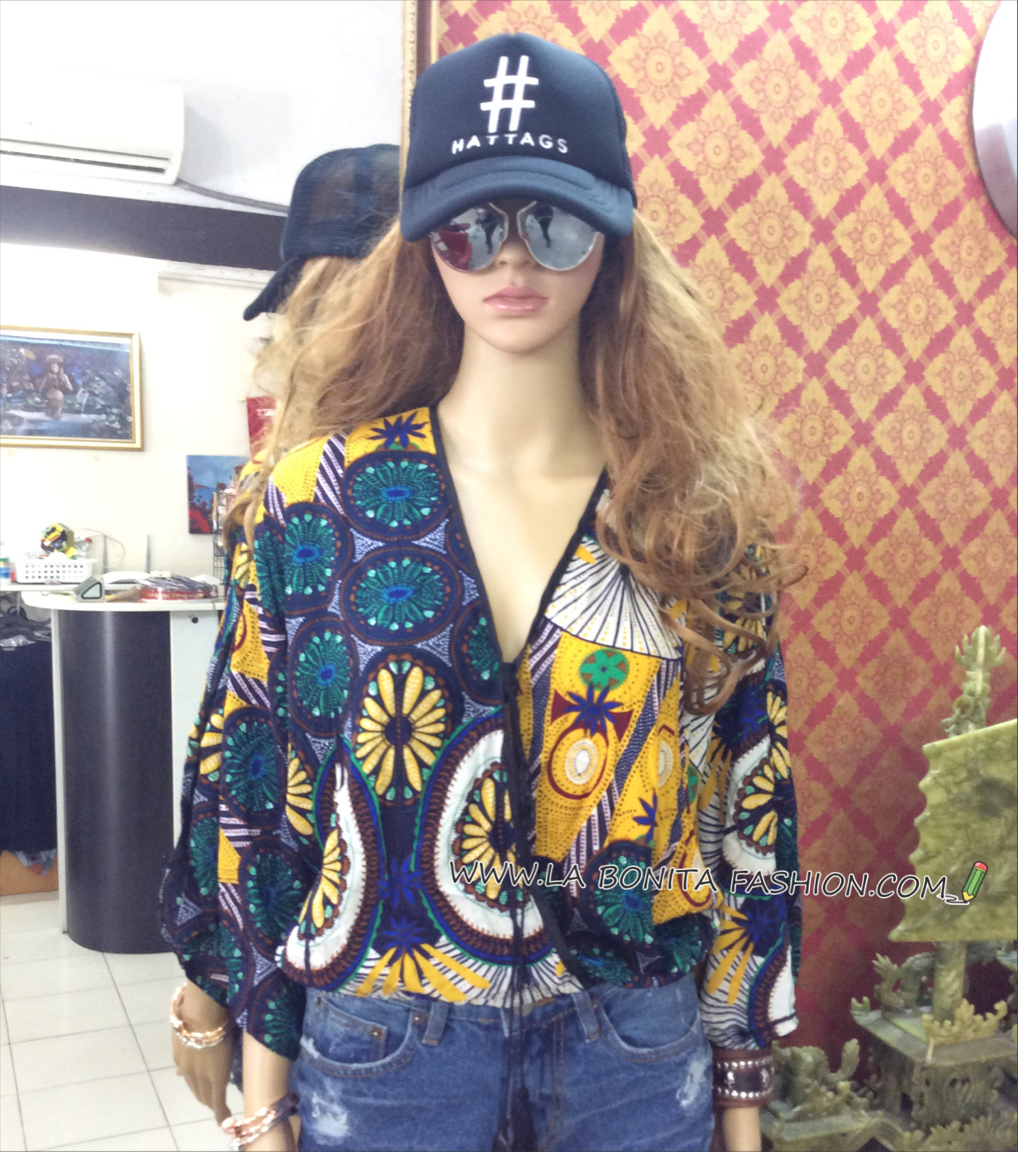 เสื้อสไตล์ โบฮีเมียน ทรงป้ายหน้า มีเชือกผูก พิมพ์ลายสไตล์โบฮีเมียน สีสันสดใสน่ารักมากๆๆค่ะ