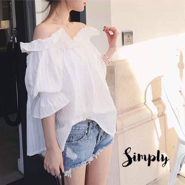 เสื้อปาดไหล่ แขนจั้ม แต่งลอนระบายน่ารักๆที่อกและแขน เนื้อผ้าดีมากกก แมตซ์กับอะไรก็น่ารัก งานสวย ใส่ออกมาน่ารักตามแบบเป๊ะเลยค่า