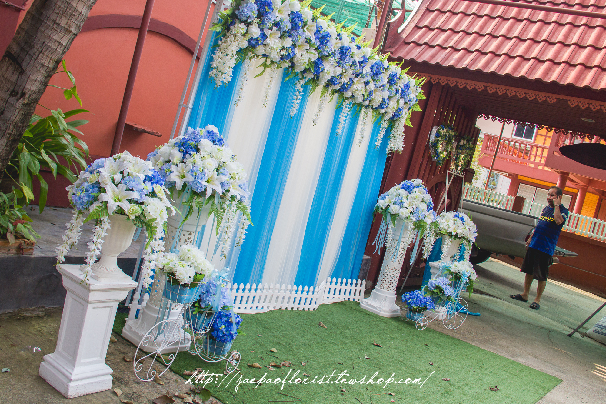 ซุ้มถ่ายภาพงานแต่ง ดอกไม้แห้ง ธีมฟ้าขาว