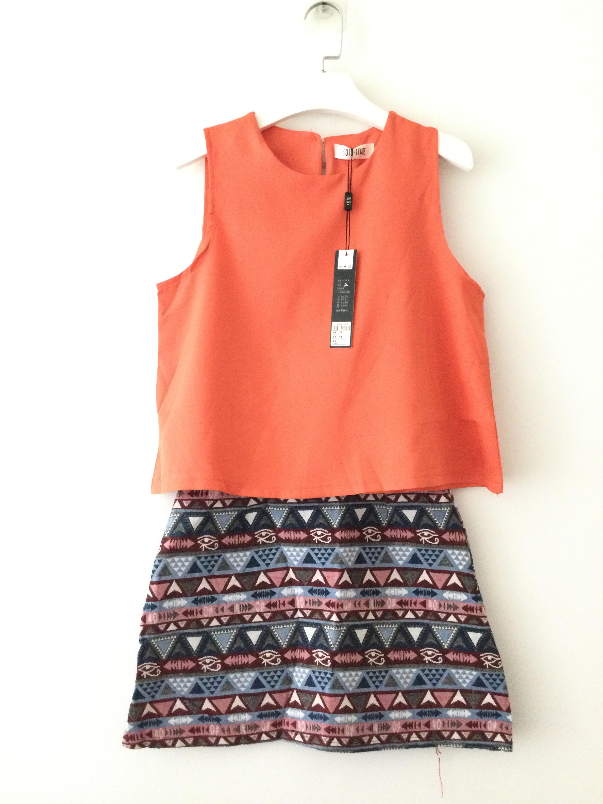 ชุดเซตเสื้อแขนกุดสีส้มมาพร้อมกระโปรงผ้าทอลายโบฮีเมียนทรงเอ